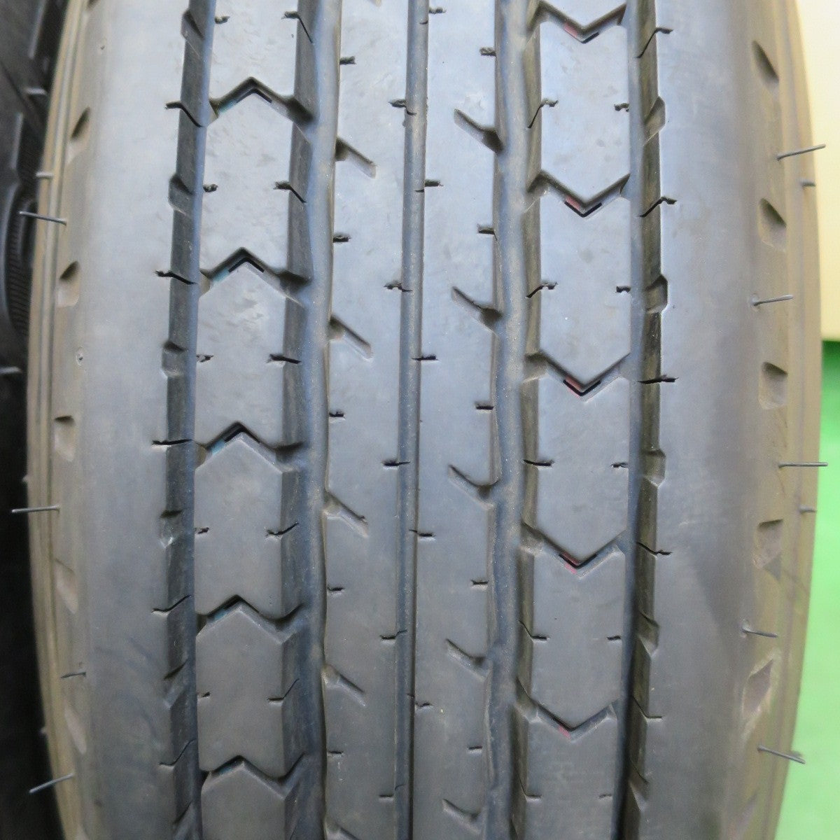 バリ溝!23年!8.5分★トラック タイヤ 225/80R17.5 123/122L ダンロップ SP110 タイヤ 17.5インチ★5071403イノタ