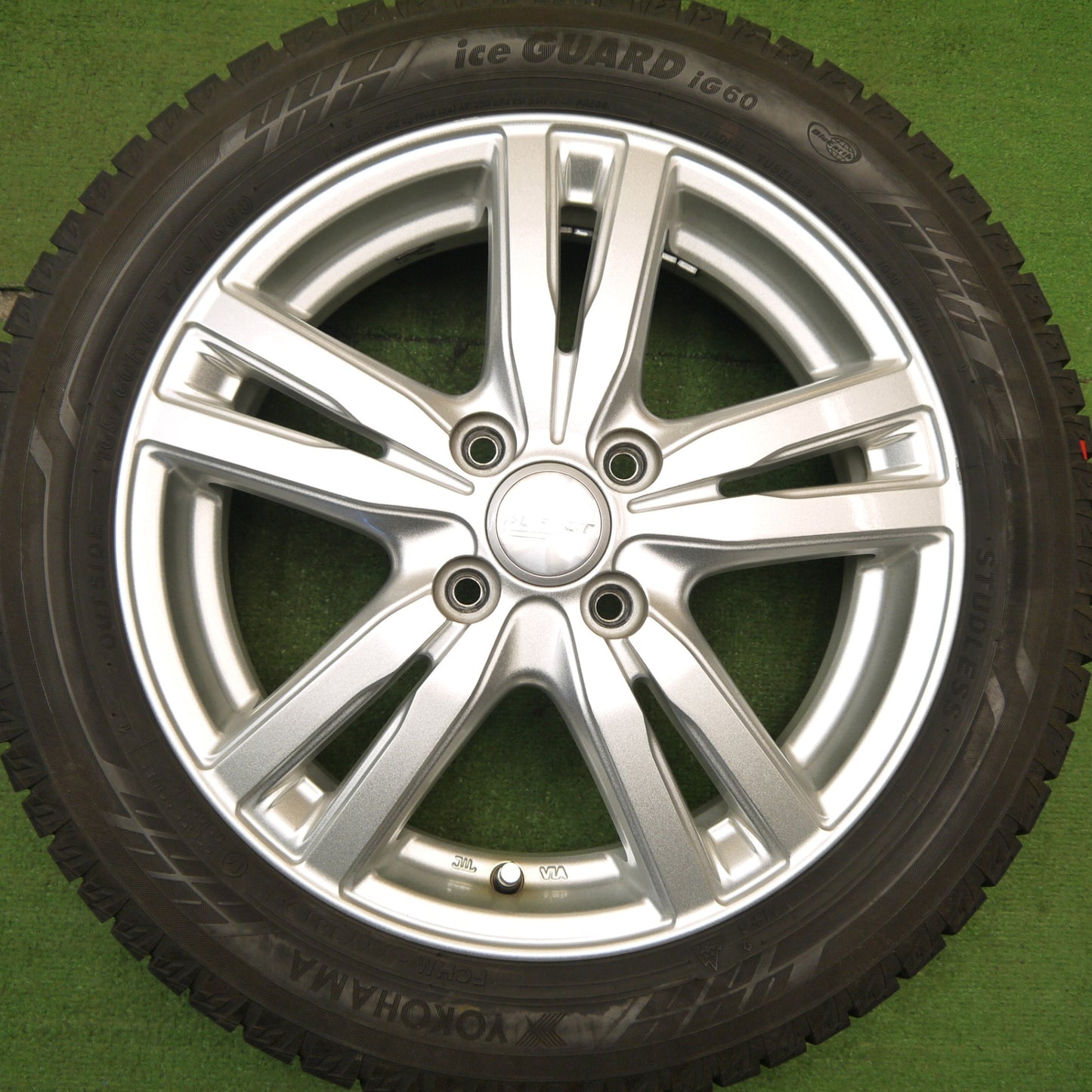バリ溝!キレイ!9.5分★スタッドレス 165/60R15 ヨコハマ アイスガード iG60 DUFACT デュファクト 15インチ ハスラー 等 軽サイズ 軽自動車 PCD100/4H★5042506Hス