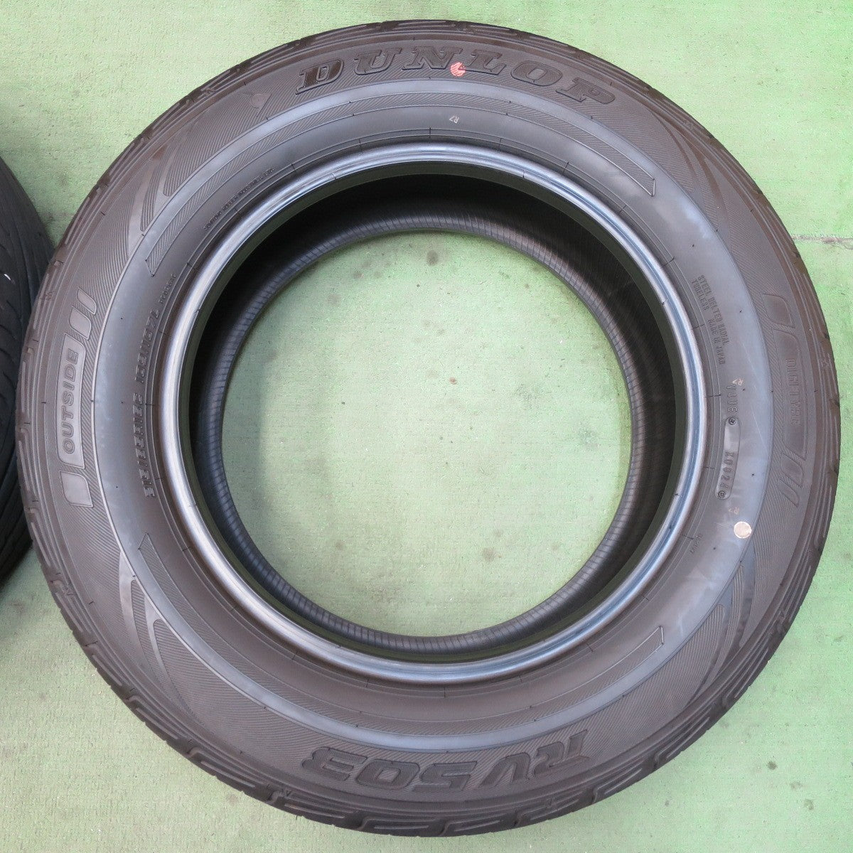 バリ溝!24年!9.5分★215/65R16 109/107L ダンロップ RV503 タイヤ 16インチ ハイエース キャラバン 等★5092208イノタ