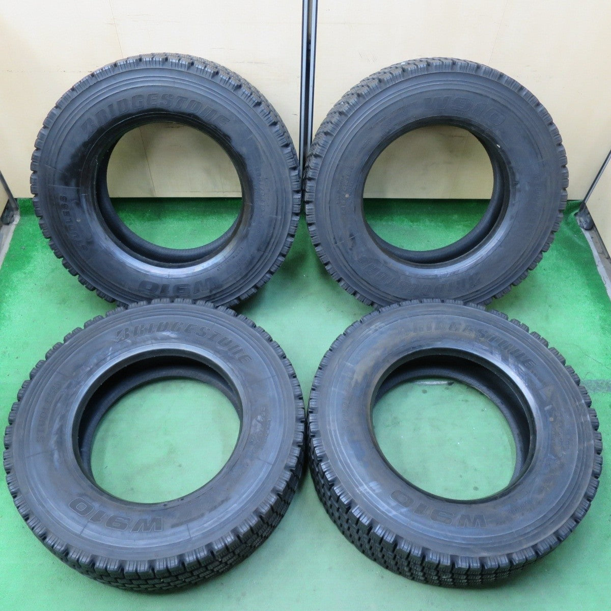 バリ溝!22年!9.5分★トラック タイヤ 265/70R19.5 140/138J スタッドレス ブリヂストン W910 19.5インチ★5021411イスタ