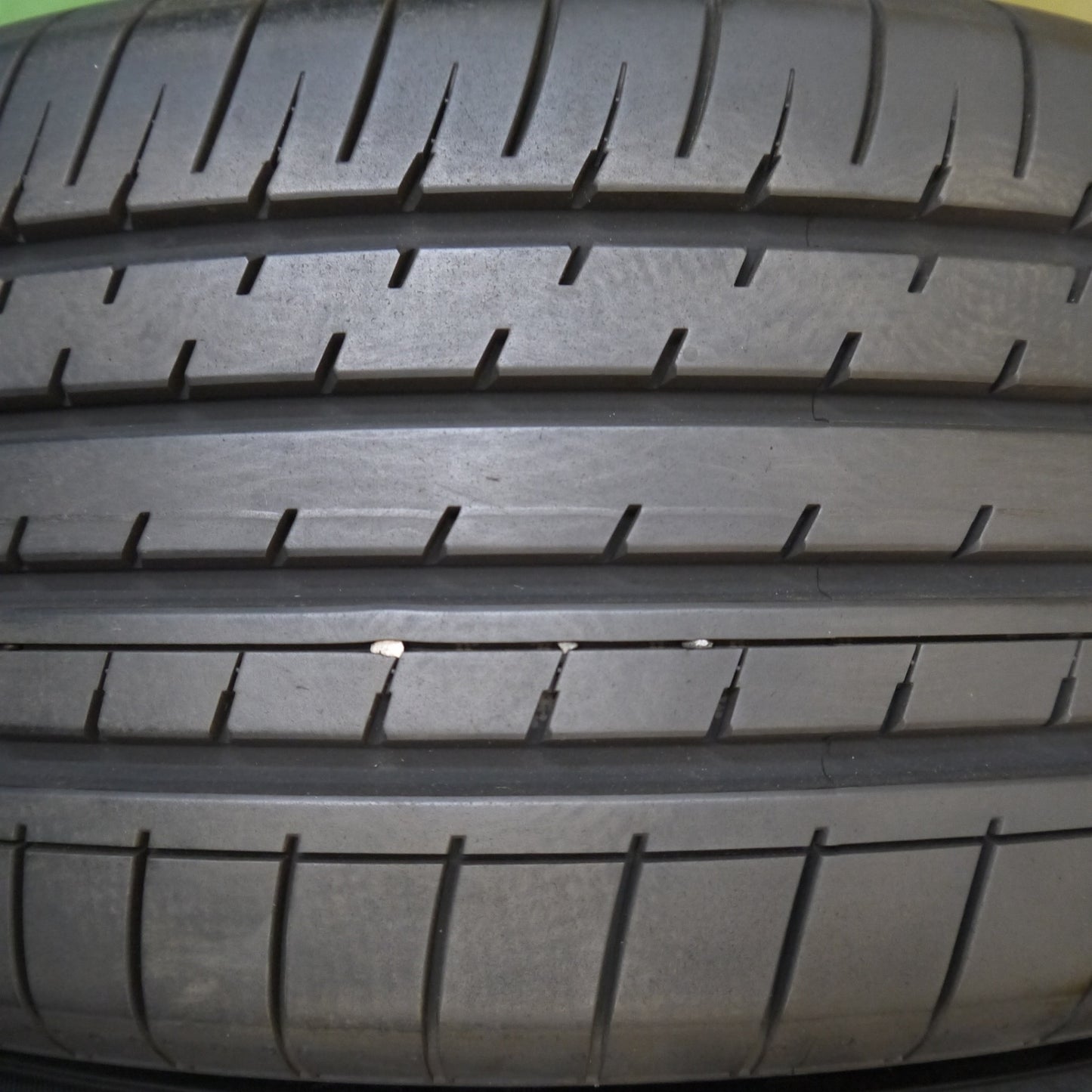 バリ溝!22年!9.5分★プリウス 等 STEINER VS5 215/50R18 ヨコハマ BluEarth-XT AE61 シュタイナー 18インチ PCD100/5H★5062507Hノ