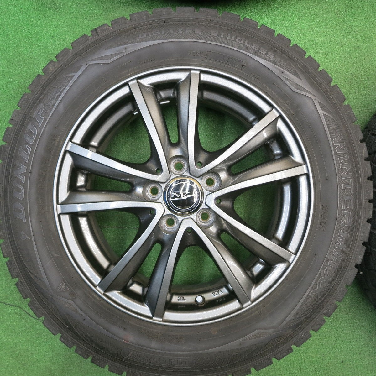 キレイ★プリウス 等 195/65R15 スタッドレス ダンロップ ウインターマックス WM01 NIRVANA NV ニルヴァーナ ニルバーナ 15インチ PCD100/5H★5041804TNス