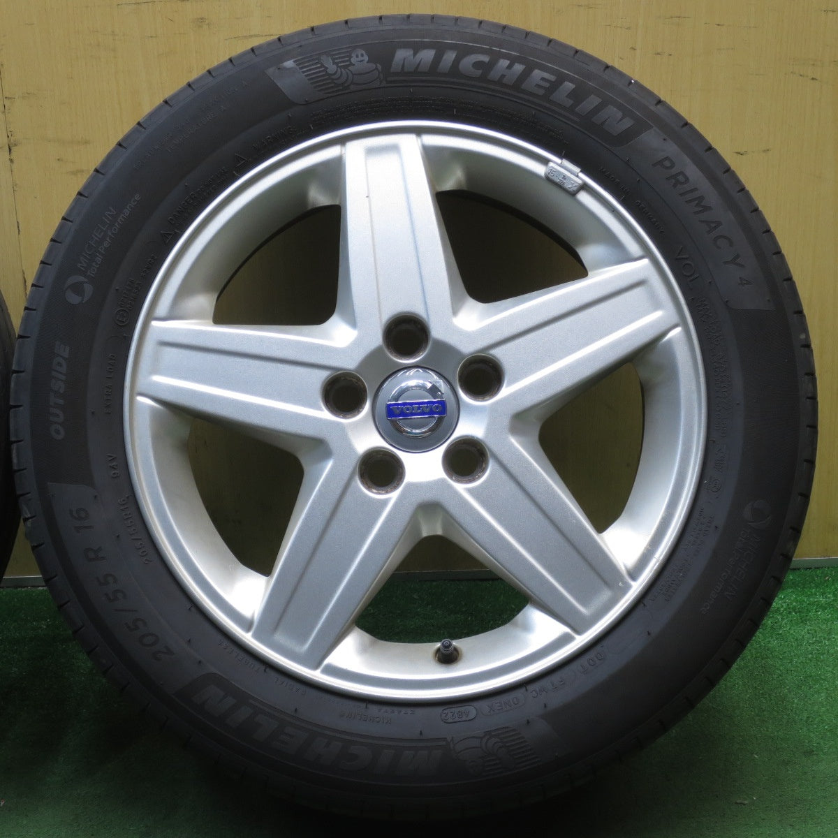 バリ溝!22年!キレイ!9分★ボルボ V50 S40 純正 205/55R16 ミシュラン プライマシー4 16インチ PCD108/5H★5082903NJノ