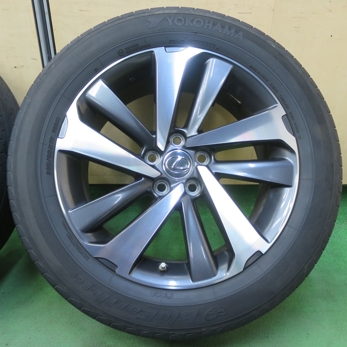 センサー付!キレイ★レクサス 10系 NX 純正 225/60R18 ヨコハマ ブルーアース E51 E51A 18インチ PCD114.3/5H★5091101イノ