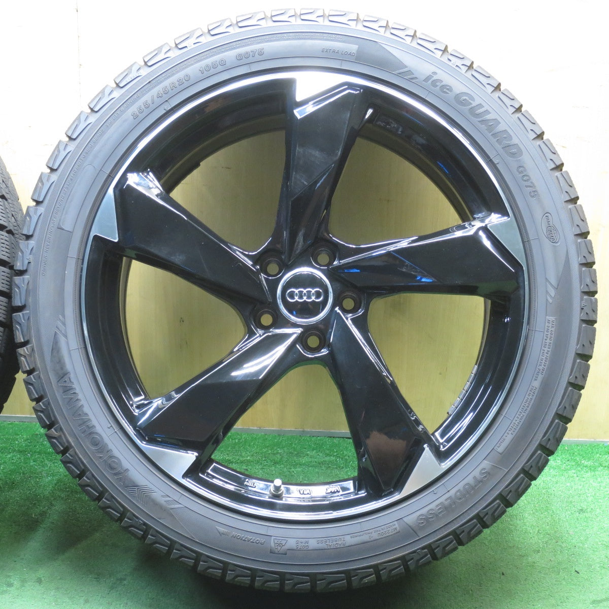 バリ溝!21年!キレイ!9.5分★アウディ 等 ユーロアクシス クロスエッジ 255/45R20 スタッドレス ヨコハマ アイスガード G075 社外 アルミ 20インチ PCD112/5H★5081104NJス