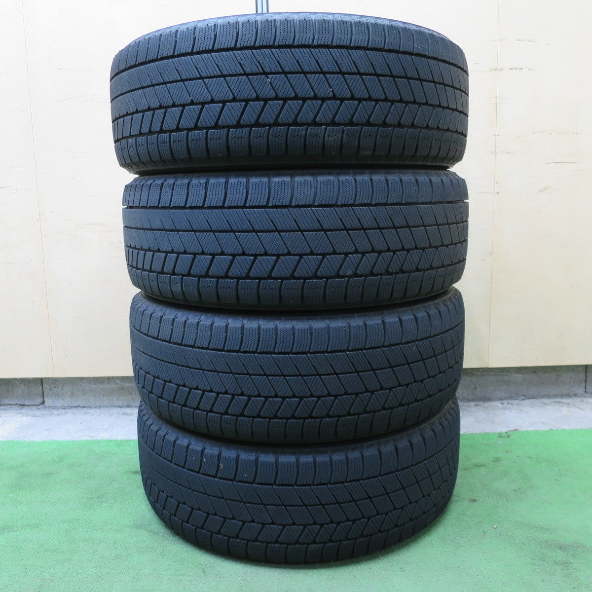 バリ溝!24年!キレイ!9.5分◎マツダ 3 ファストバック 純正 215/45R18 スタッドレス ブリヂストン ブリザック VRX3 18インチ PCD114.3/5H◎6082603NGス