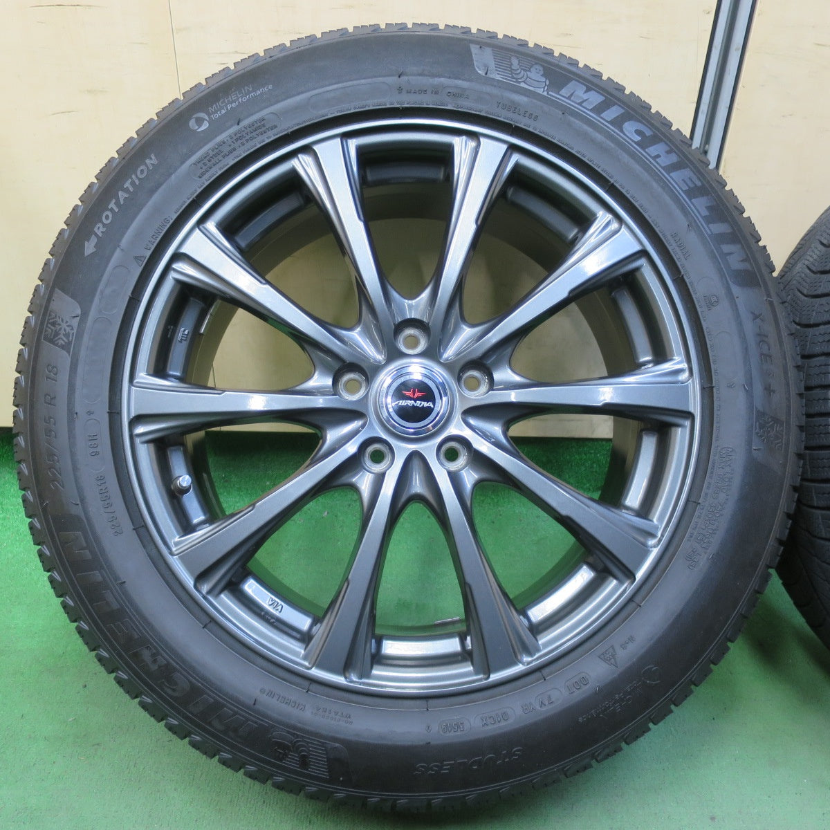 キレイ★スタッドレス 225/55R18 ミシュラン X-ICE3+ AIRNOVA エアノヴァ 18インチ PCD114.3/5H★5082601イス