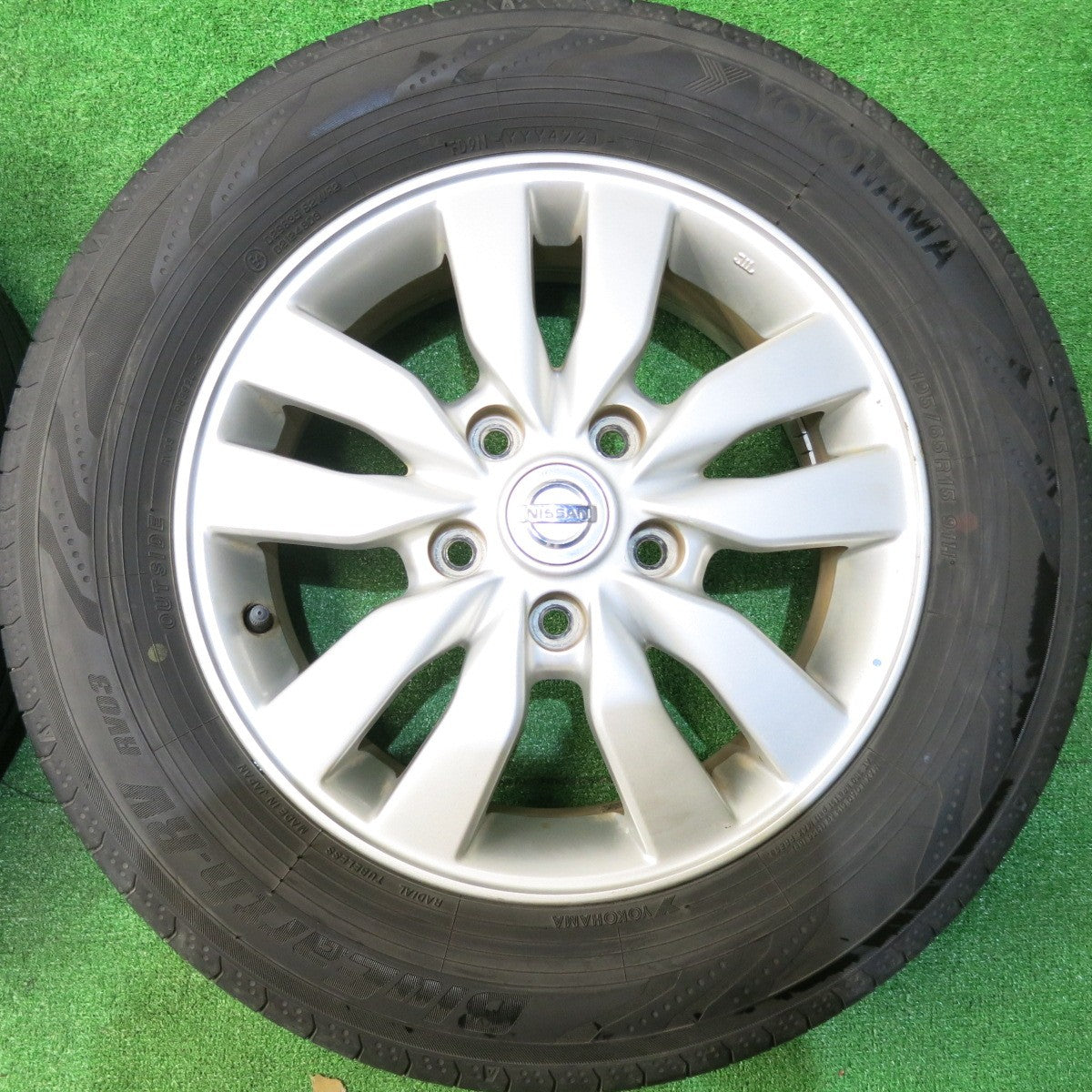 バリ溝!21年!9.5分★日産 セレナ 純正 195/65R15 ヨコハマ BluEarth-RV RV03 15インチ ブルーアース PCD114.3/5H★5062704HAノ