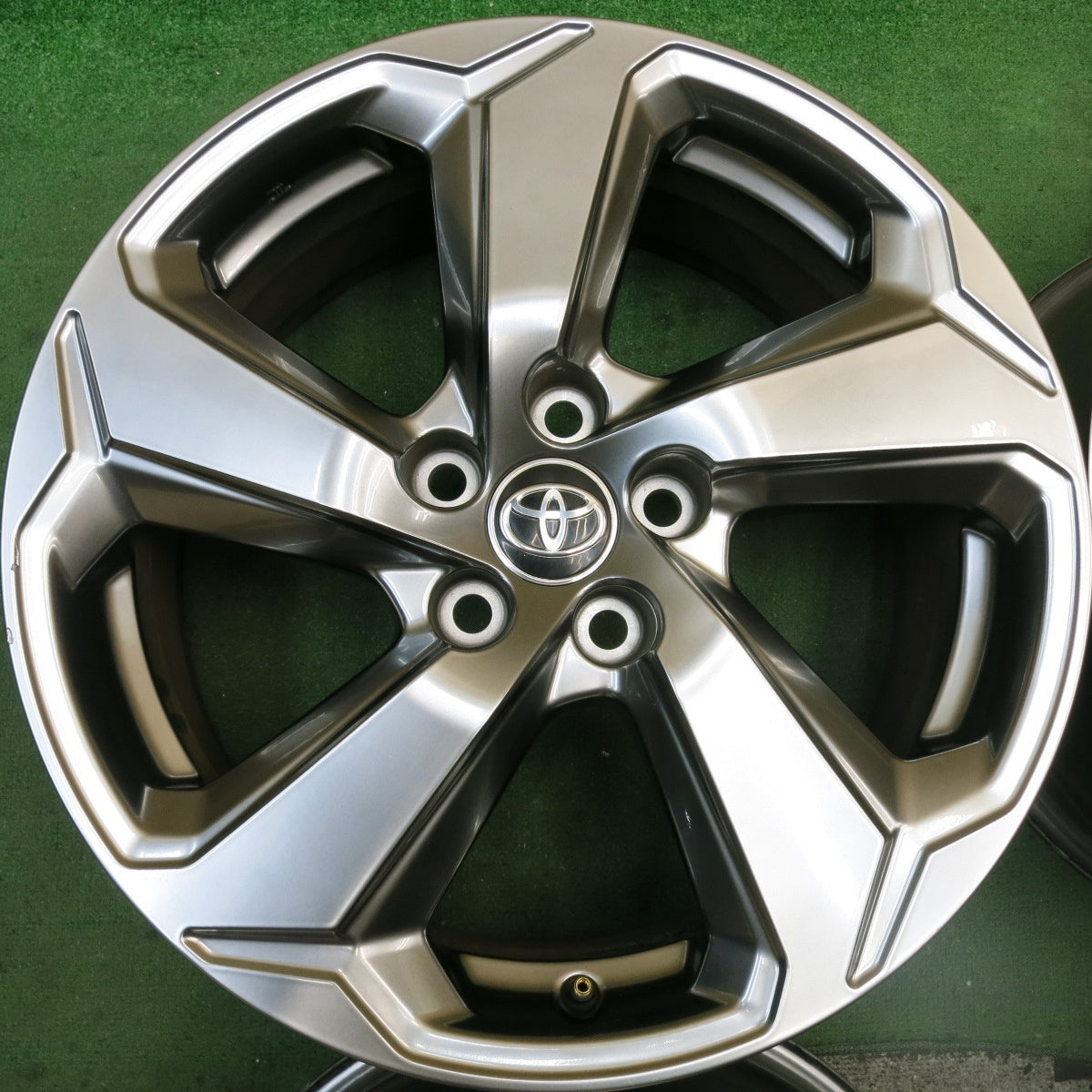 キレイ★トヨタ RAV4 純正 ホイール 18インチ 18×7J ハリアー 等 PCD114.3/5H★5081509HAホ