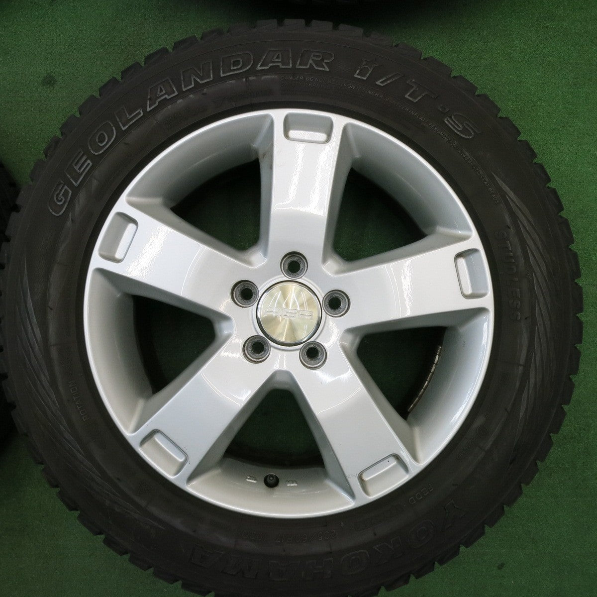 バリ溝!8.5分★ベンツ 等 AGA ESSE2 235/60R17 スタッドレス ヨコハマ ジオランダー i/T-S 17インチ エッセ2 PCD112/5H★5051404TNス