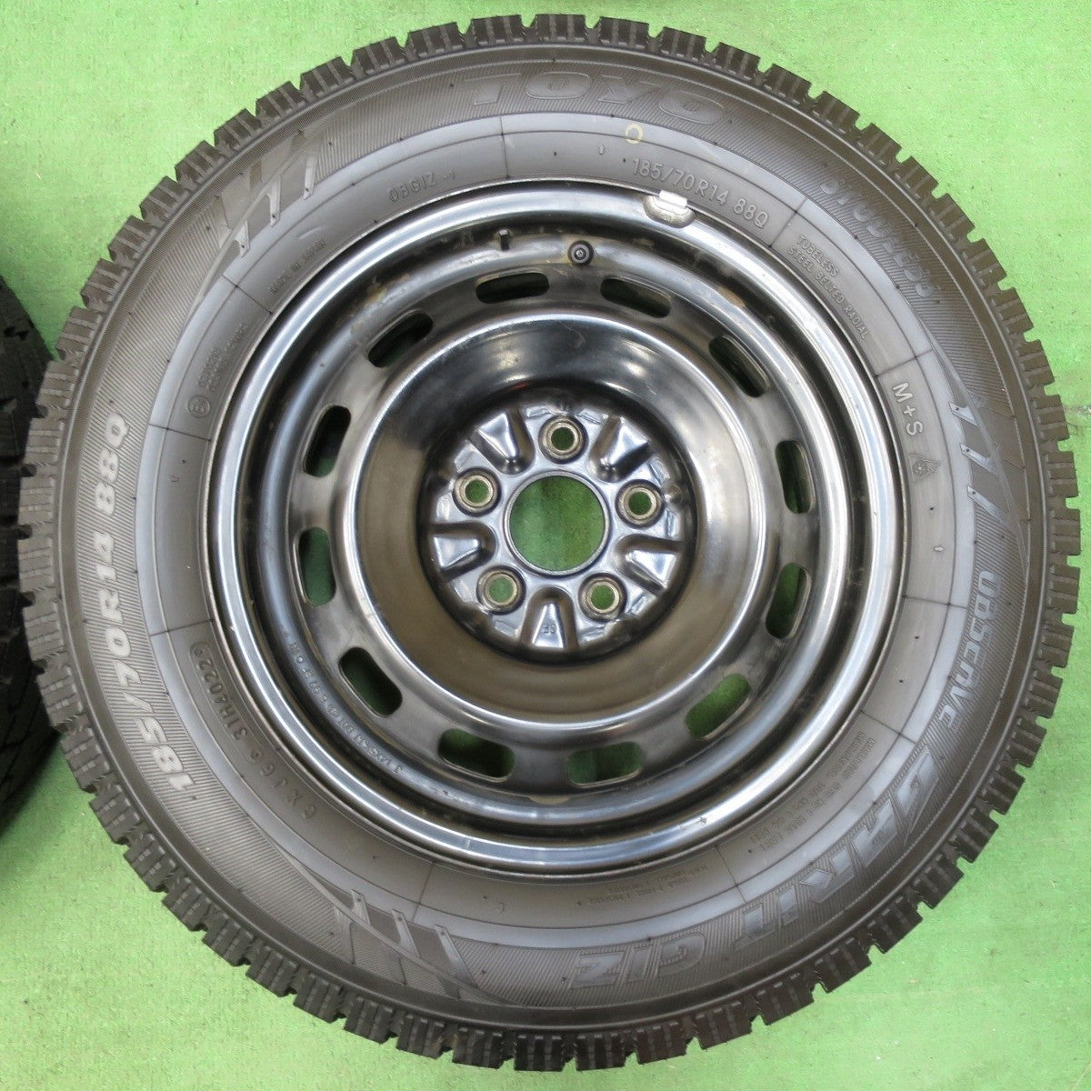 タイヤほぼ未使用!22年★スタッドレス 185/70R14 トーヨー オブザーブ ガリット GIZ スチール ホイール 14インチ PCD100/5H★4121105イス