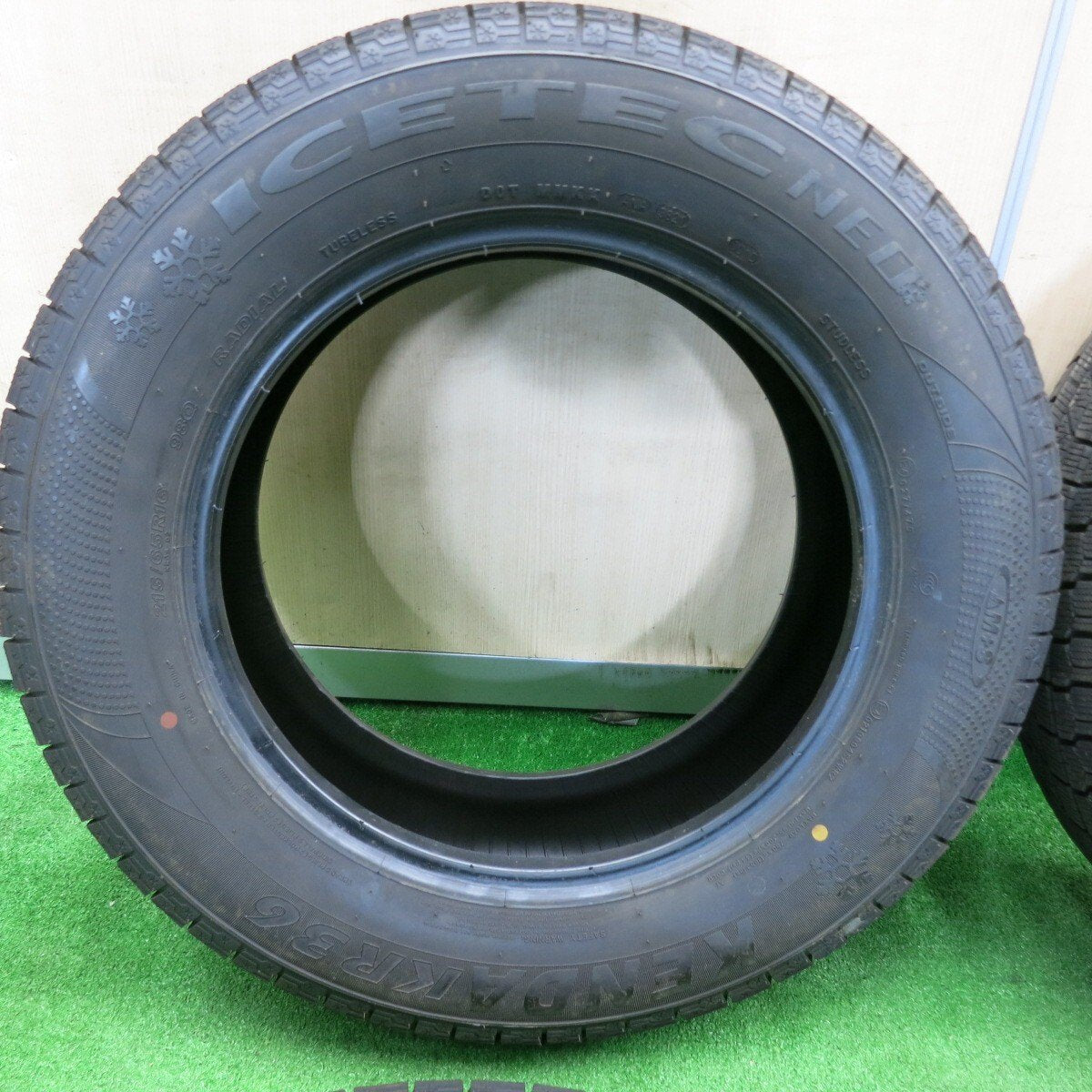 バリ溝!21年!9分★スタッドレス 215/65R16 ケンダ KR36 アイステック ネオ タイヤ 16インチ アルファード ヴェルファイア 等★4121804TNスタ