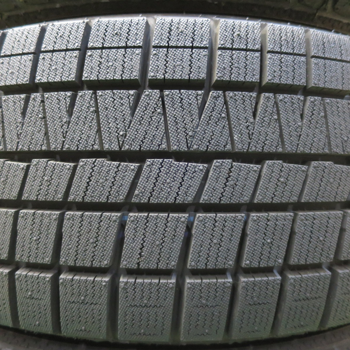 バリ溝!キレイ!ほぼ10分★スタッドレス 225/45R18 ナンカン CORSAFA Verthandi ヴェルザンディ ヴェルサンディ 18インチ PCD114.3/5H★5042104イス