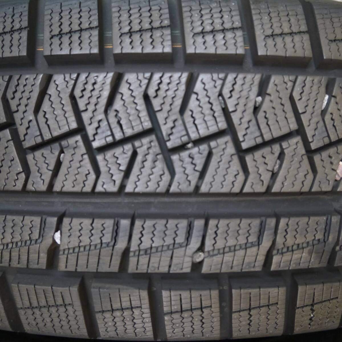 バリ溝!19年!9.5分以上★スタッドレス 175/65R15 ピレリ アイスアシンメトリコ タイヤ アクア ヴィッツ 等★3083006Hスタ