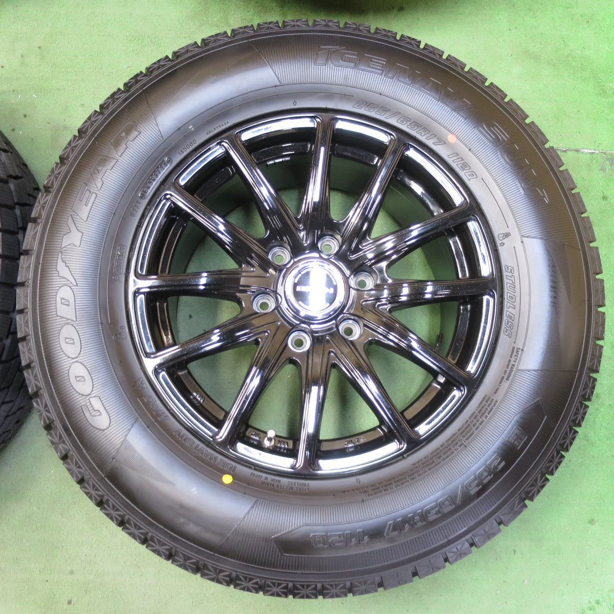 ほぼ未使用!24年!キレイ★スタッドレス 265/65R17 グッドイヤー アイスナビ SUV BISON BN-01 バイソン 17インチ PCD139.7/6H★5101501イス