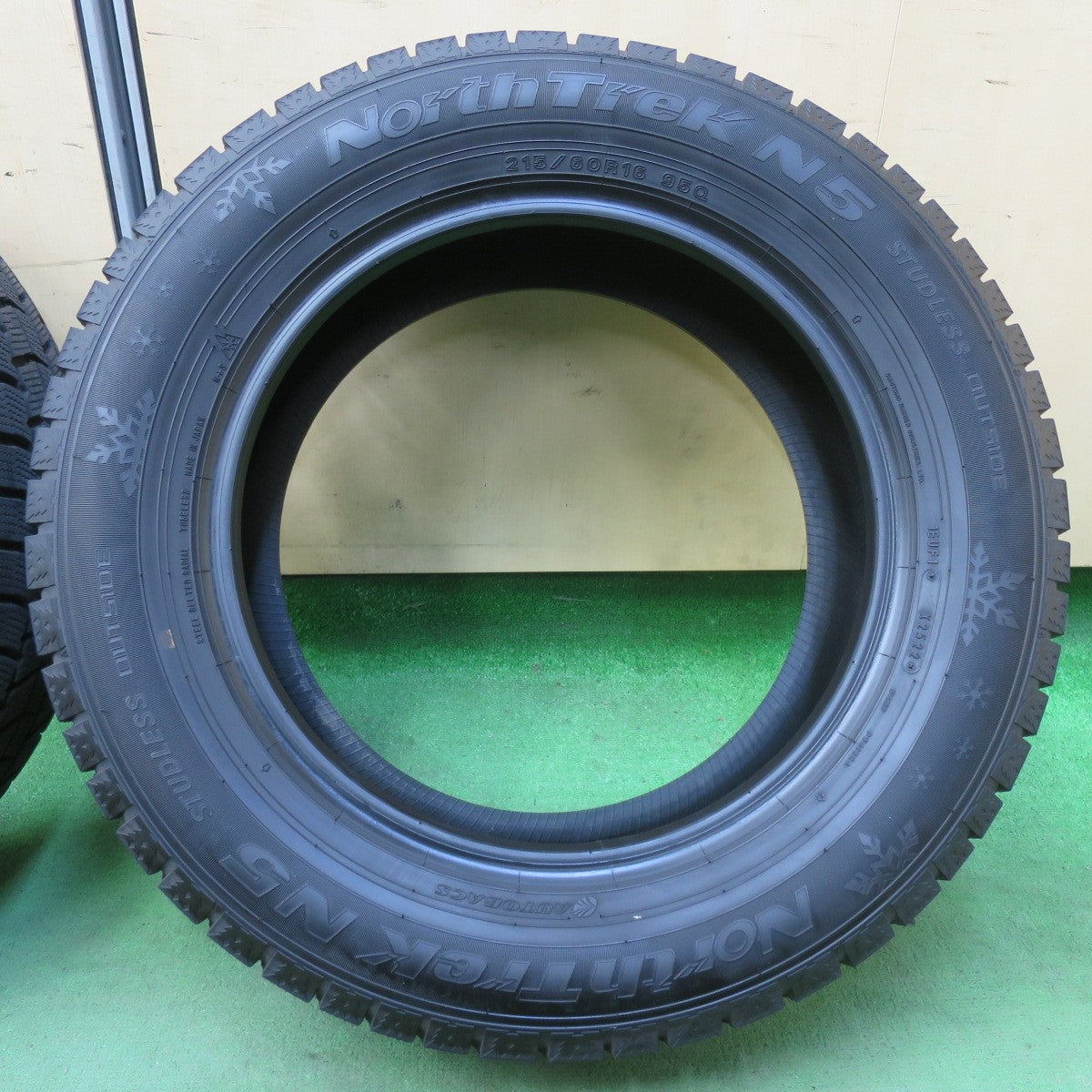 バリ溝!22年!ほぼ10分★スタッドレス 215/60R16 オートバックス ノーストレック N5 タイヤ 16インチ エスティマ クラウン オデッセイ マークX 等★5102001イスタ