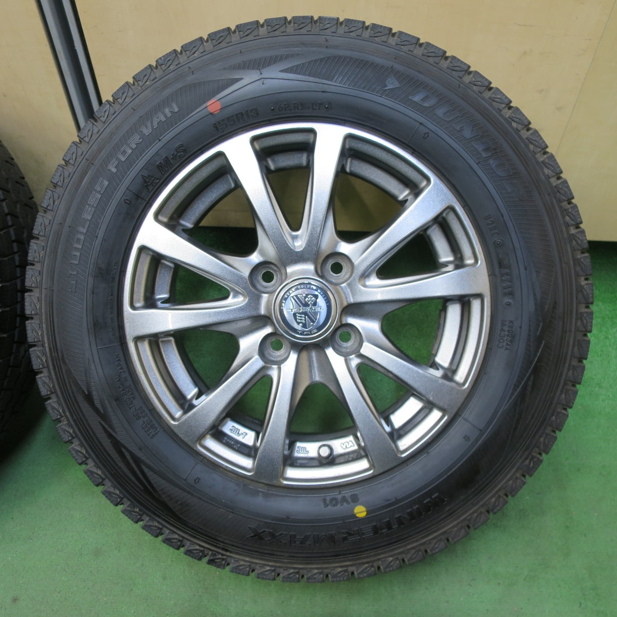 バリ溝!キレイ!9.5分以上★スタッドレス 155R13 6PR ダンロップ ウインターマックス SV01 T.R.G. TRG 13インチ PCD100/4H★5080101TTス