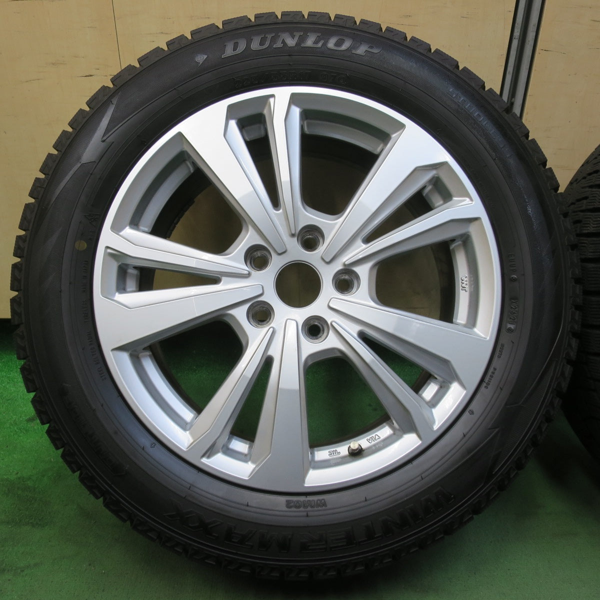 バリ溝!21年!キレイ!9.5分★BMW 等 smartline 365 225/55R17 スタッドレス ダンロップ ウインターマックス WM02 スマートライン 17インチ PCD112/5H★5103004イス