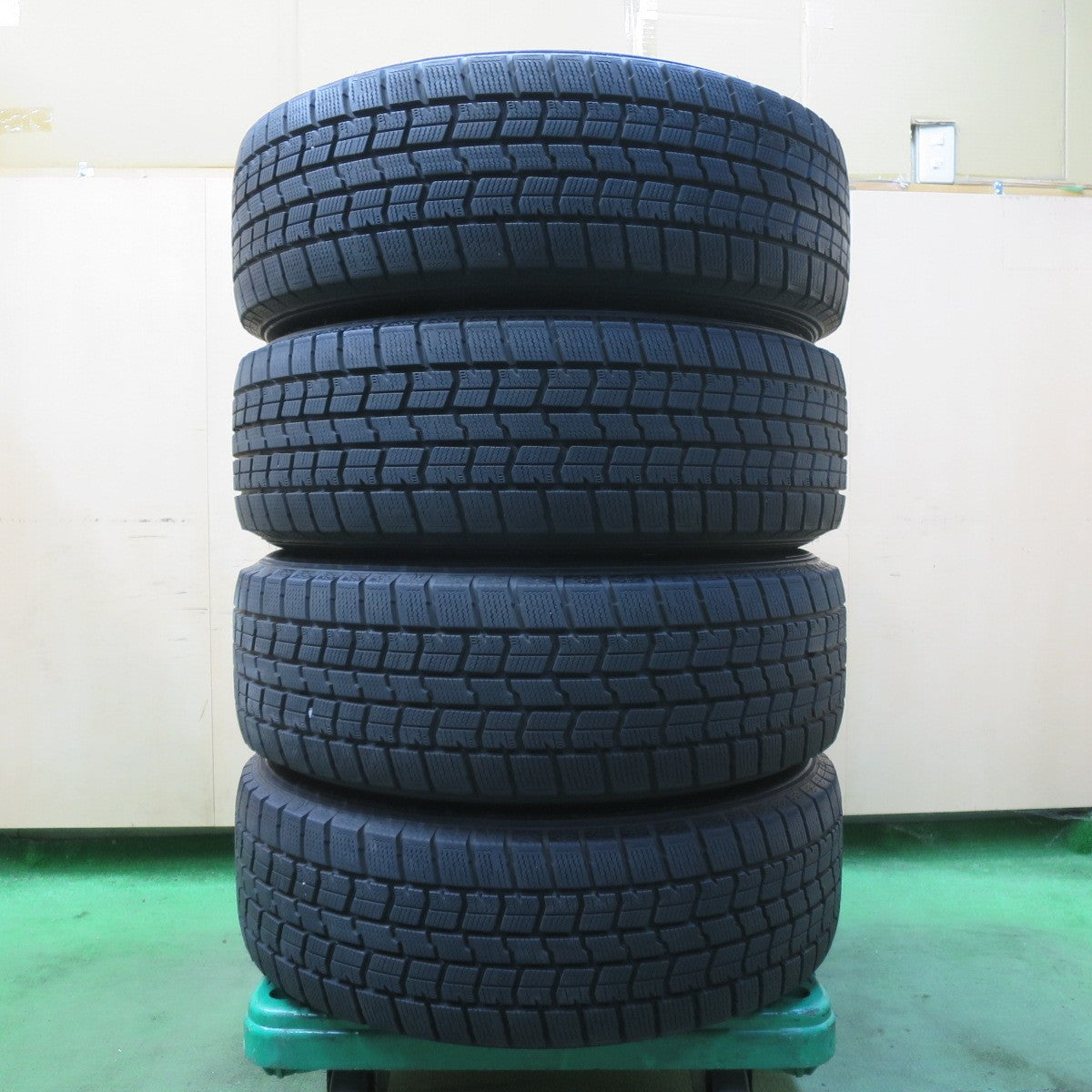 バリ溝!23年!キレイ!9.5分以上★スタッドレス 215/60R17 グッドイヤー アイスナビ7 ravrion LUMIERE ラブリオン 17インチ PCD114.3/5H★5101508イス