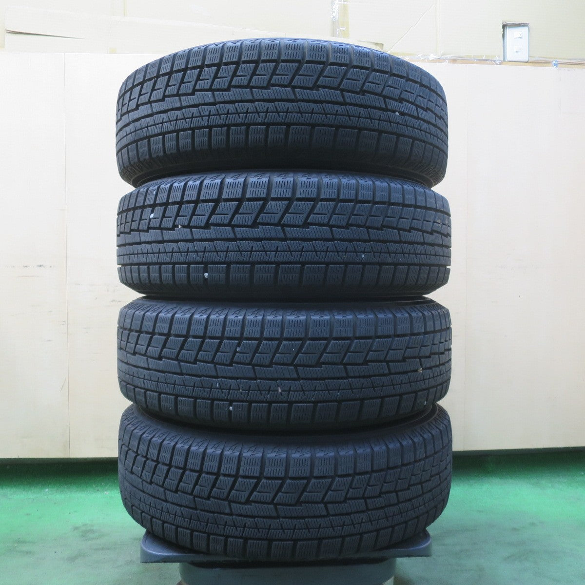 バリ溝!23年!キレイ!9.5分★シエンタ 等 185/65R15 スタッドレス ヨコハマ アイスガード iG60 TEAD テッド 15インチ PCD100/5H★6031203イス