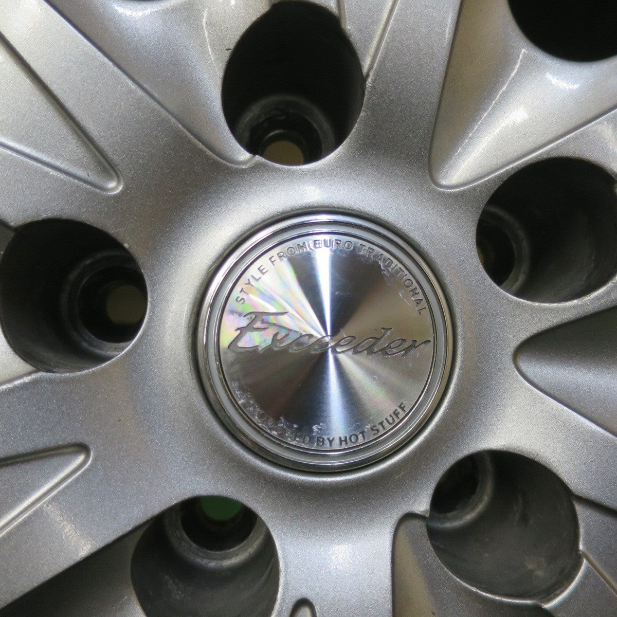 バリ溝!24年!キレイ!ほぼ10分★スタッドレス 225/65R17 ブリヂストン ブリザック DM-V3 Exceeder エクシーダー 17インチ PCD114.3/5H★5051503イス