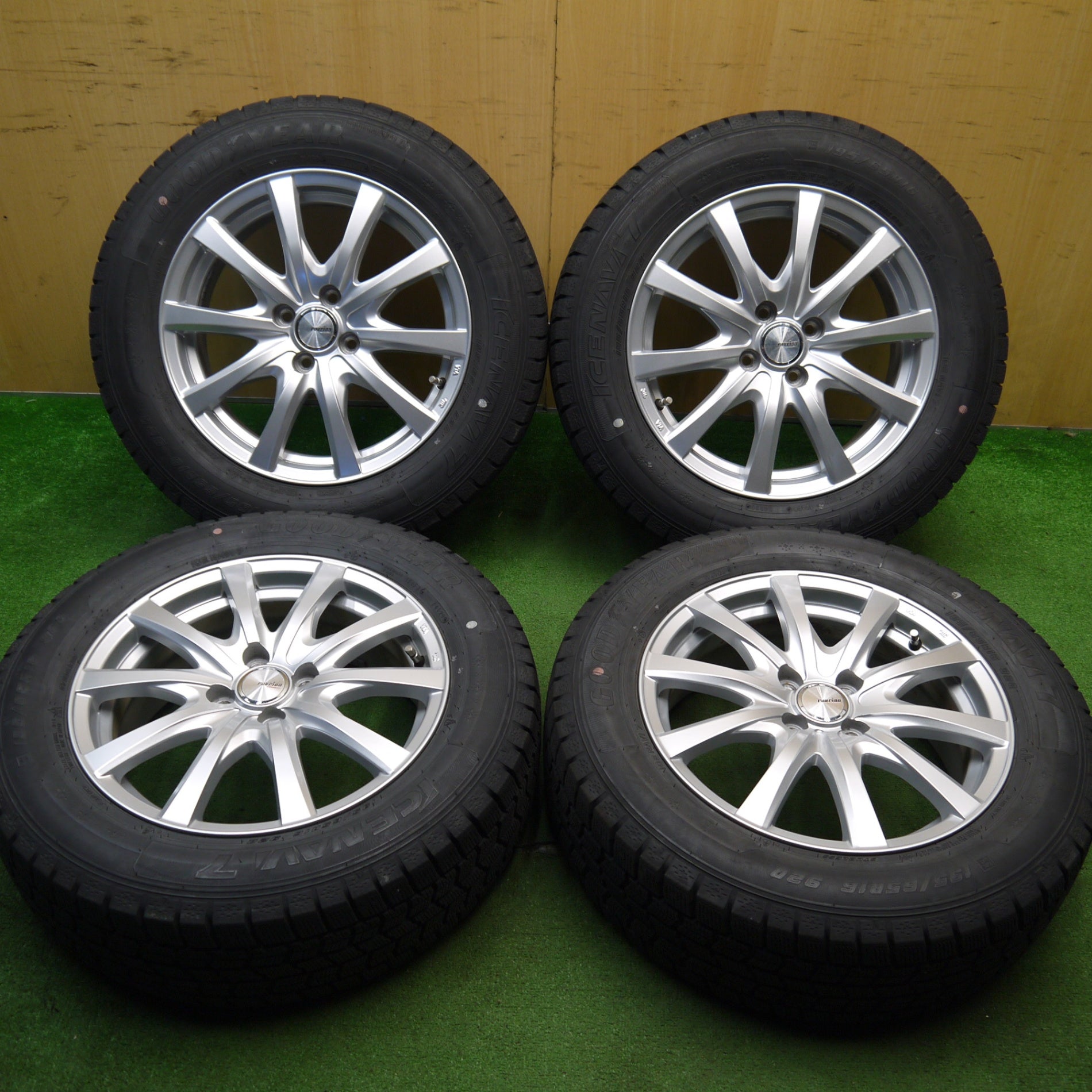 バリ溝！キレイ！9分☆スタッドレス 195/65R16 グッドイヤー アイス 