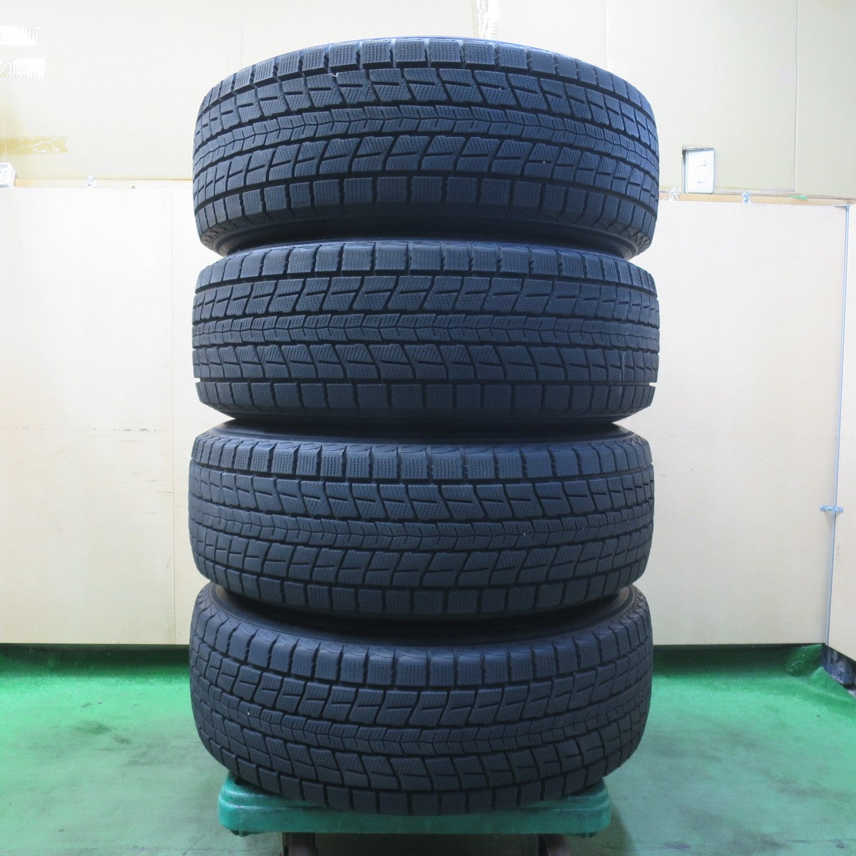 バリ溝!23年!キレイ!9.5分★スタッドレス 265/65R18 ダンロップ ウインターマックス SJ8+ BAREROCK BISON ベアロック バイソン 18インチ PCD139.7/6H★5110305イス