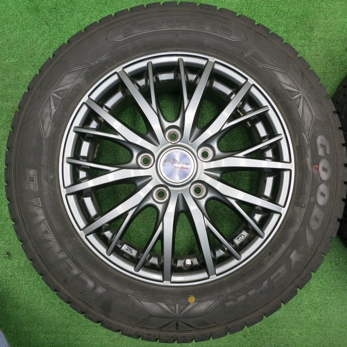 キレイ★スタッドレス 195/65R15 グッドイヤー アイスナビ6 ravrion RM01 ラブリオン PCD114.3/5H★4092204NJス