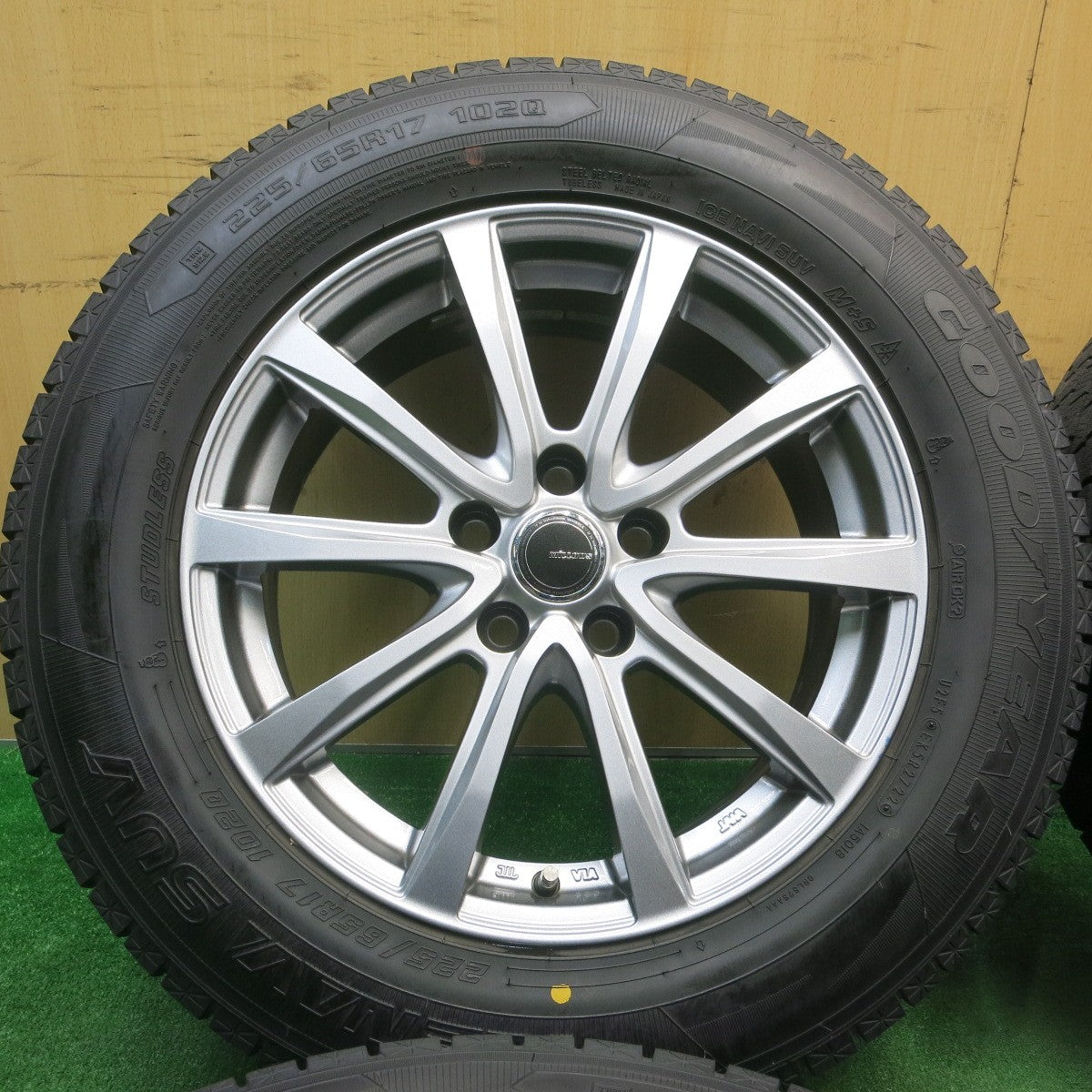 バリ溝!22年!キレイ!9.5分以上★スタッドレス 225/65R17 グッドイヤー アイスナビ SUV MiLLOUS ミルアス 17インチ PCD114.3/5H★5050201AKス