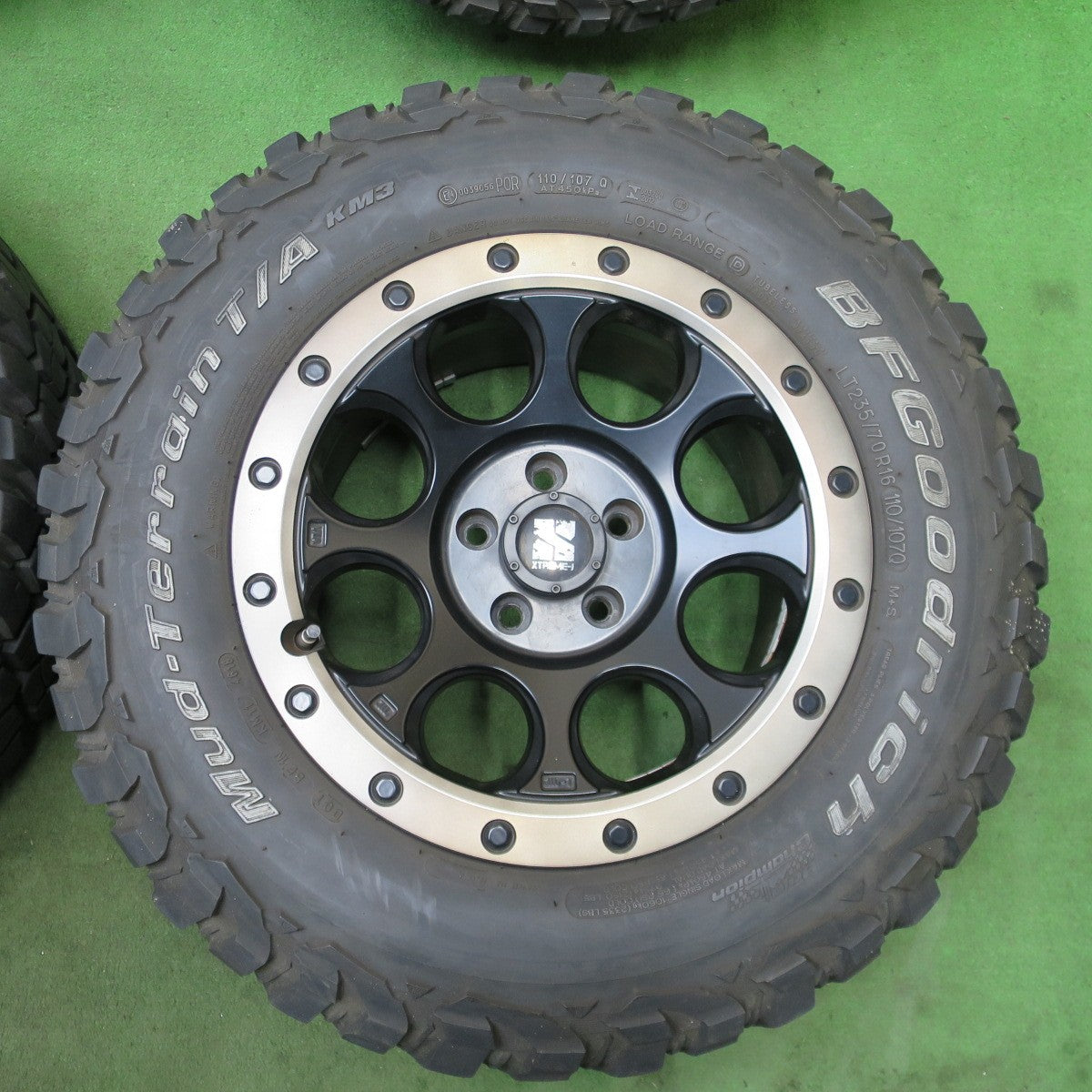 バリ溝!9.5分★MLJ XTREME-J XJ03 235/70R16 110/107Q BFグッドリッチ Mud-Terrain T/A KM3 エクストリームJ 16インチ PCD114.3/5H★6021401ナノ