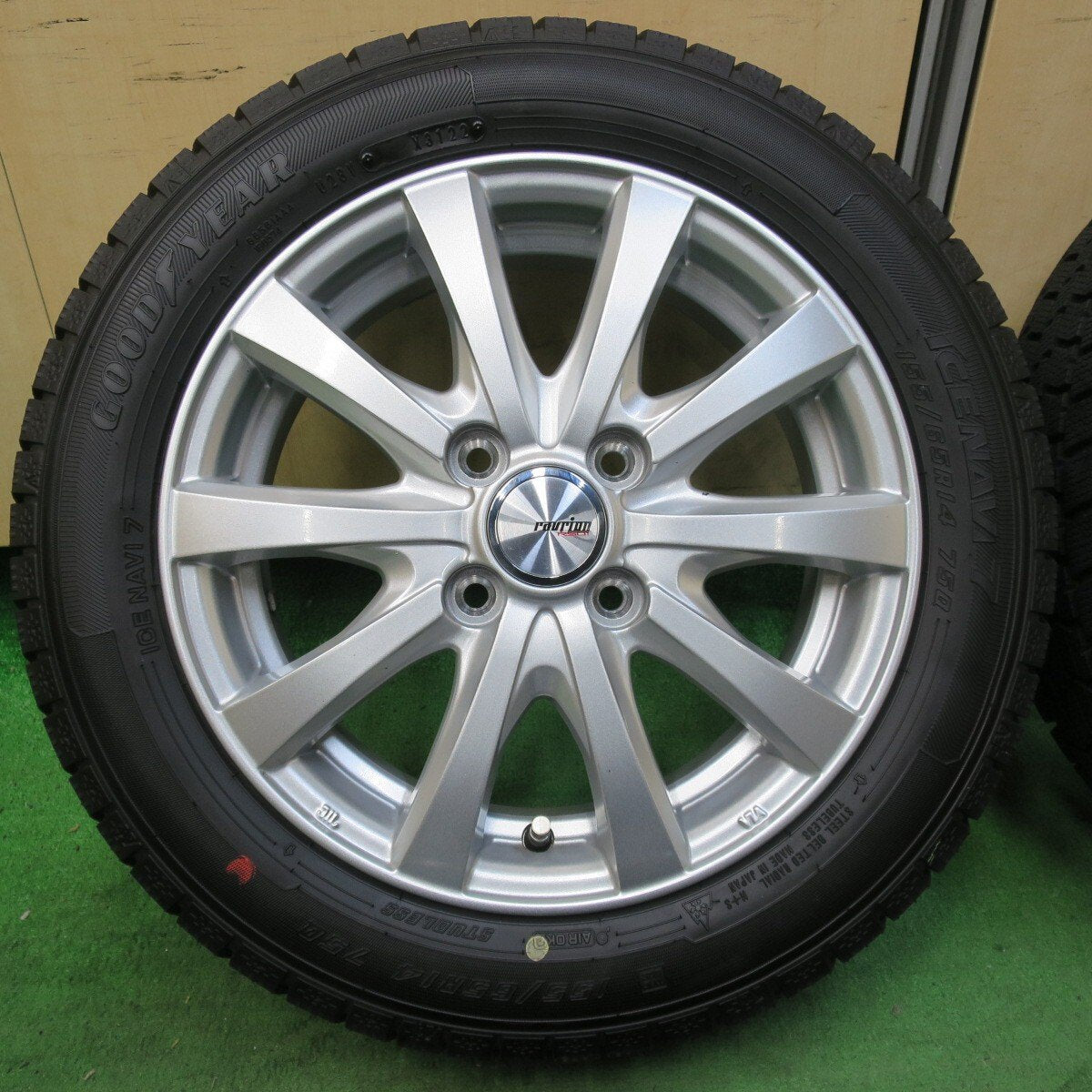 超バリ溝!22年!キレイ!ほぼ10分★スタッドレス 155/65R14 グッドイヤー アイスナビ7 ravrion RS01 ラブリオン 14インチ PCD100/4H★5021113イス