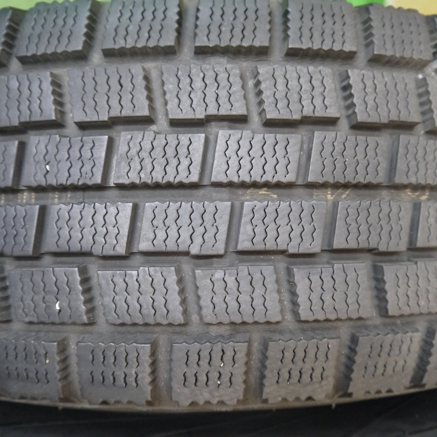 バリ溝!キレイ!9.5分★スタッドレス 205/65R16 ヨコハマ アイスガード NIRVANA LEON ニルヴァーナ レオン 16インチ PCD114.3/5H★5040907Hス