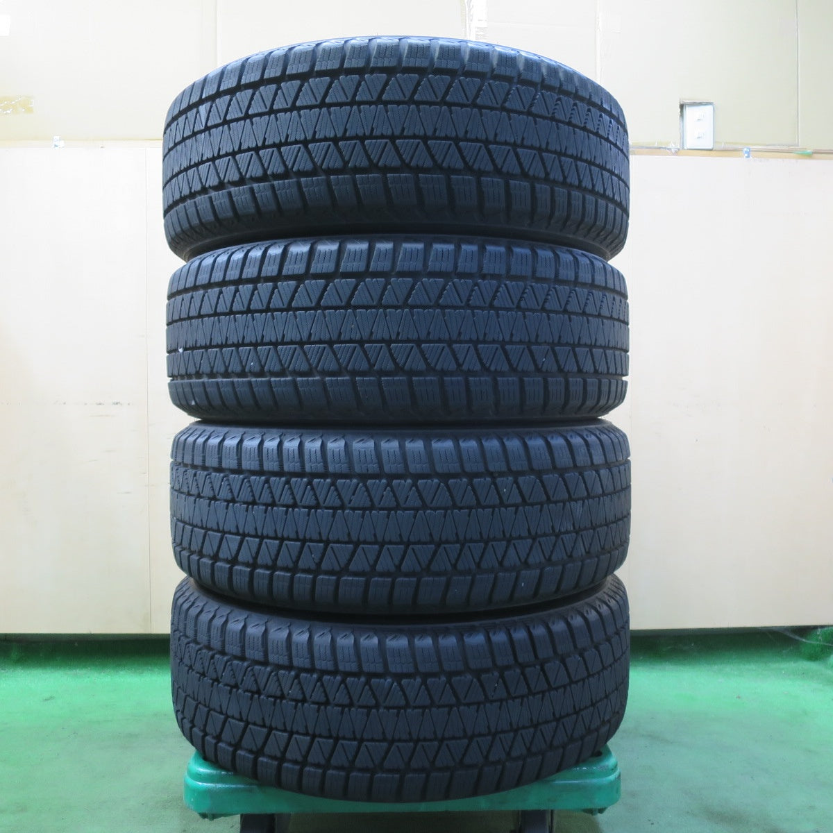 バリ溝!23年!キレイ!9分★スタッドレス FINAL SPEED 225/55R18 ブリヂストン ブリザック DM-V3 MiD ファイナルスピード マルカ 18インチ PCD114.3/5H★5090401イス