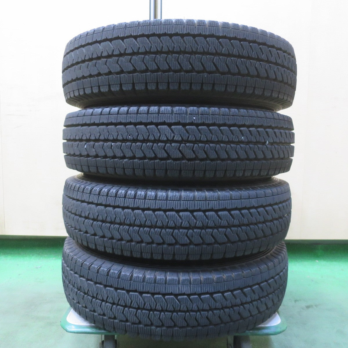 バリ溝!22年!キレイ!9.5分◎スタッドレス 145/80R12 80/78N ブリヂストン ブリザック VL10 EuroSpeed MANARAY SPORT ユーロスピード 12インチ PCD100/4H◎6101702イス