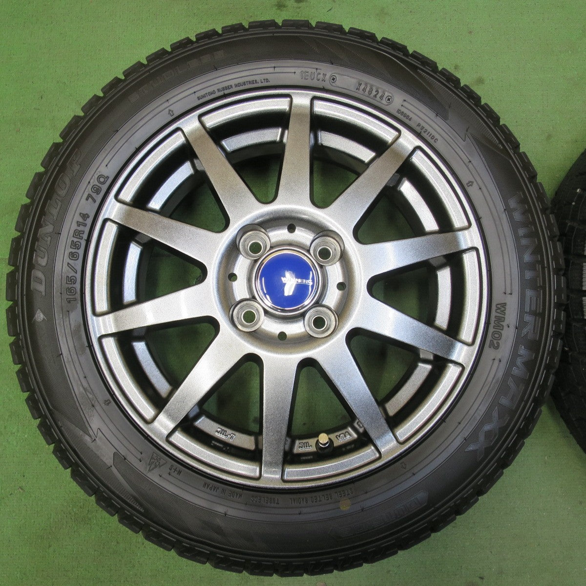 バリ溝!24年!キレイ!ほぼ10分★スタッドレス 165/65R14 ダンロップ ウインターマックス WM02 WINNERS ウィナーズ タンク ルーミー パッソ 等 PCD100/4H★5092901イス