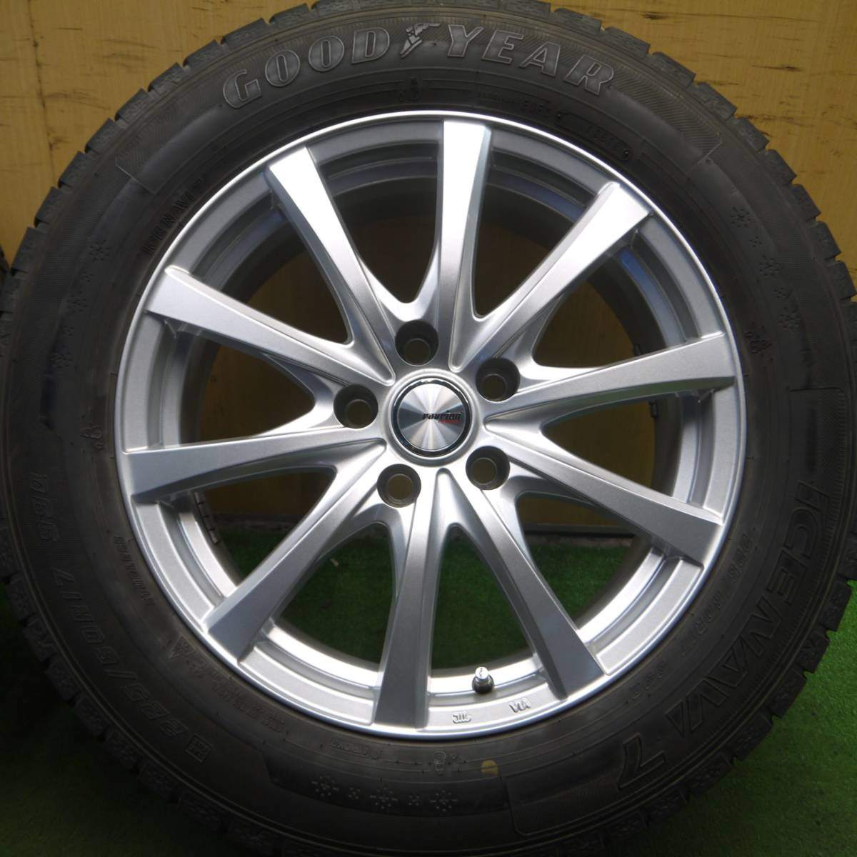バリ溝!キレイ!8.5分★スタッドレス 225/60R17 グッドイヤー アイスナビ7 ravrion RS01 ラブリオン PCD114.3/5H★4021605Hス