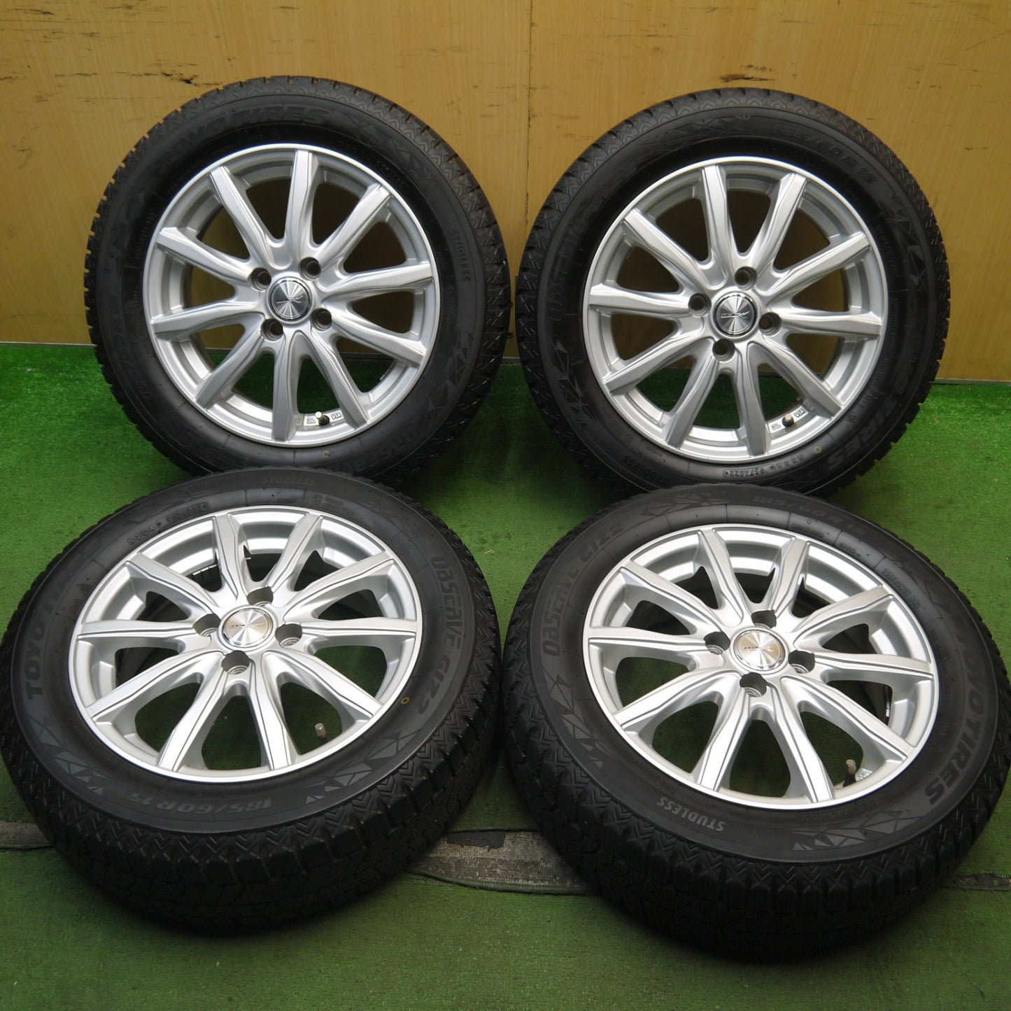 バリ溝!22年!キレイ!9.5分以上★スタッドレス 185/60R15 トーヨー オブザーブ GIZ2 JOKER ジョーカー 15インチ PCD100/4H★5080402Hス