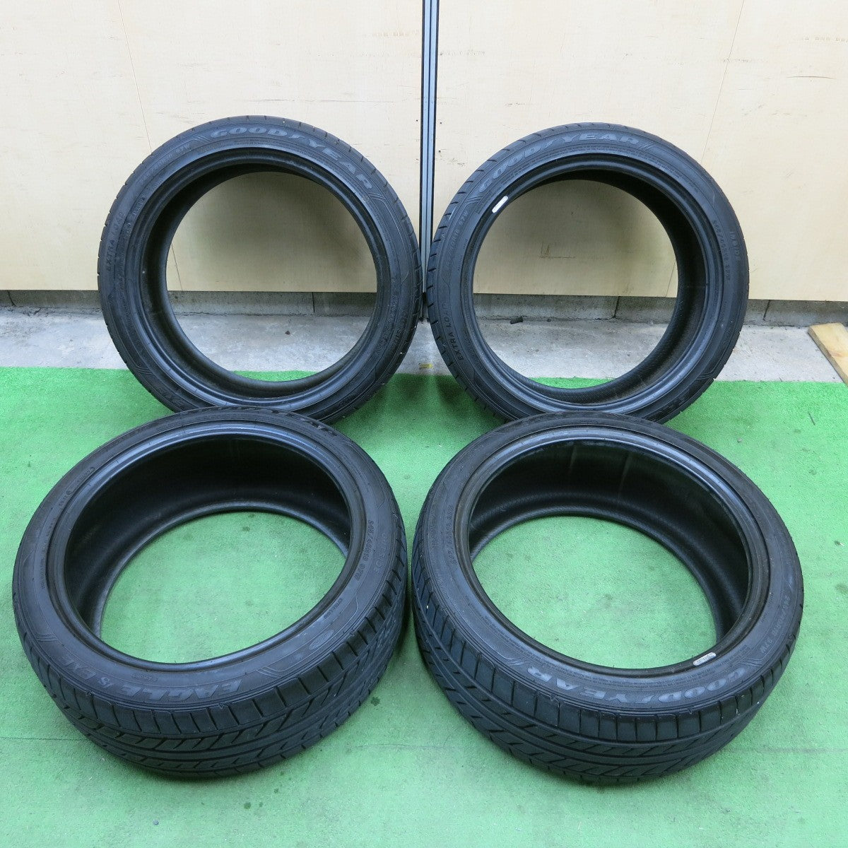 バリ溝!22年!9.5分★245/40R18 グッドイヤー イーグル LS EXE タイヤ 18インチ スバル WRX レヴォーグ 等★5042503TTノタ