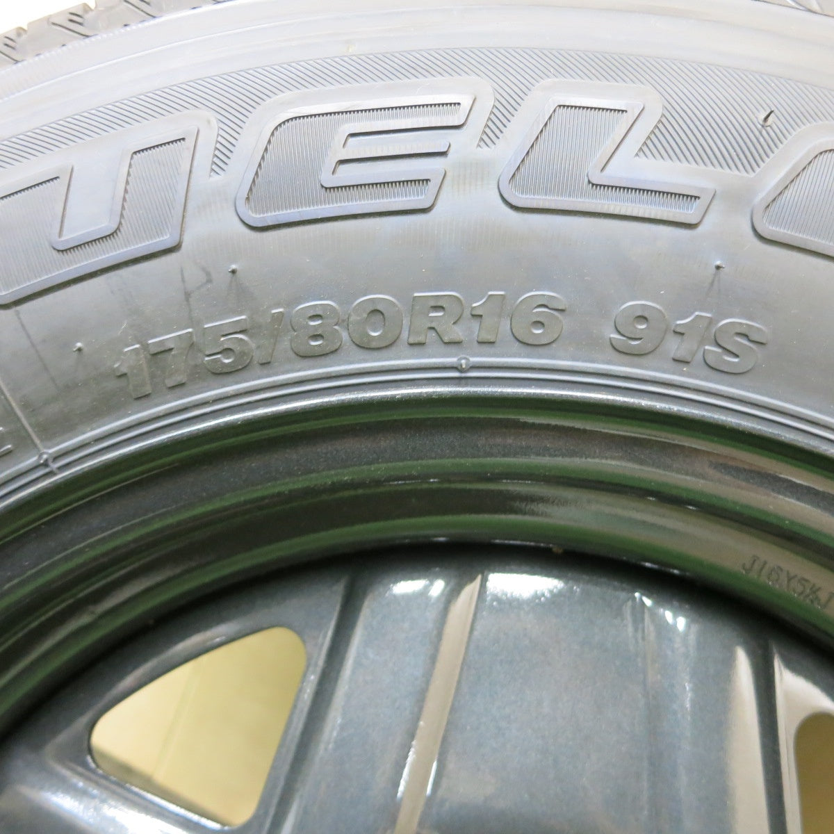 新車外し!24年!1本★スズキ JB64 ジムニー 純正 スチール 175/80R16 ブリヂストン デューラー H/L 852 スペア 16インチ PCD139.7/5H★5052801ナノ