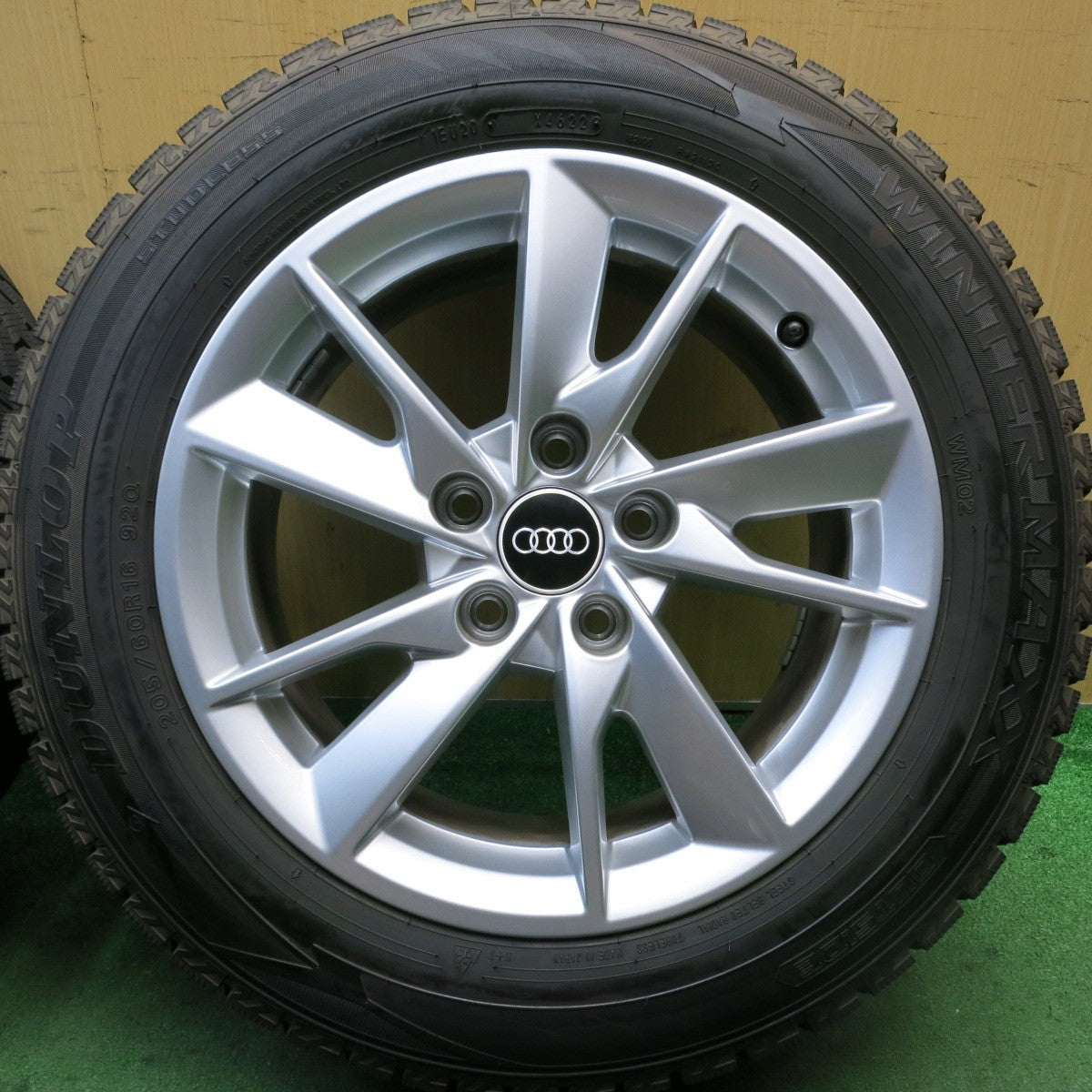 超バリ溝!22年!キレイ!9.5分以上★アウディ A4 8W 純正 205/60R16 スタッドレス ダンロップ ウインターマックス WM02 16インチ PCD112/5H★5080210HAス