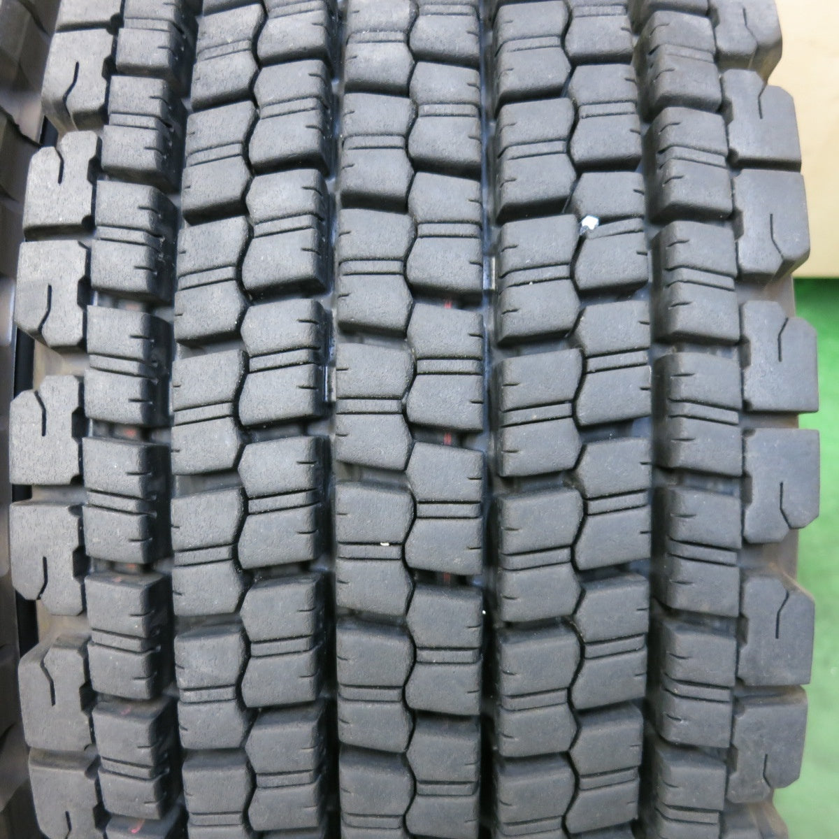 バリ溝!24年!9分!2本★トラック タイヤ 245/70R19.5 136/134J スタッドレス ブリヂストン W900 19.5インチ★5070407SYスタ