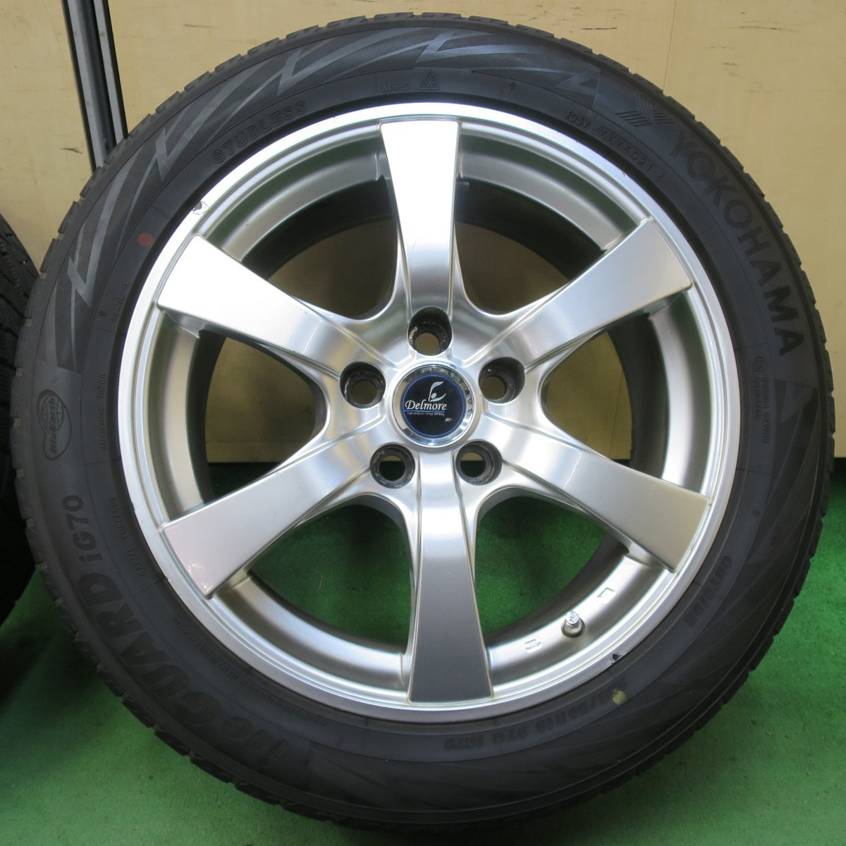 センサー付!バリ溝!21年!8.5分★レクサスLS Delmore LS.S 235/50R18 スタッドレス ヨコハマ アイスガード iG70 18インチ PCD120/5H★5041206イス
