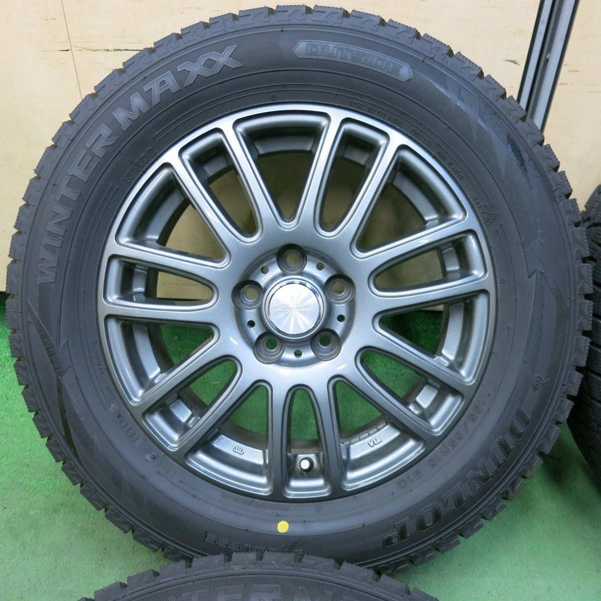 バリ溝!キレイ!ほぼ10分★プリウス 等 195/65R15 スタッドレス ダンロップ ウインターマックス WM02 E spider 15インチ PCD100/5H★5050201SYス