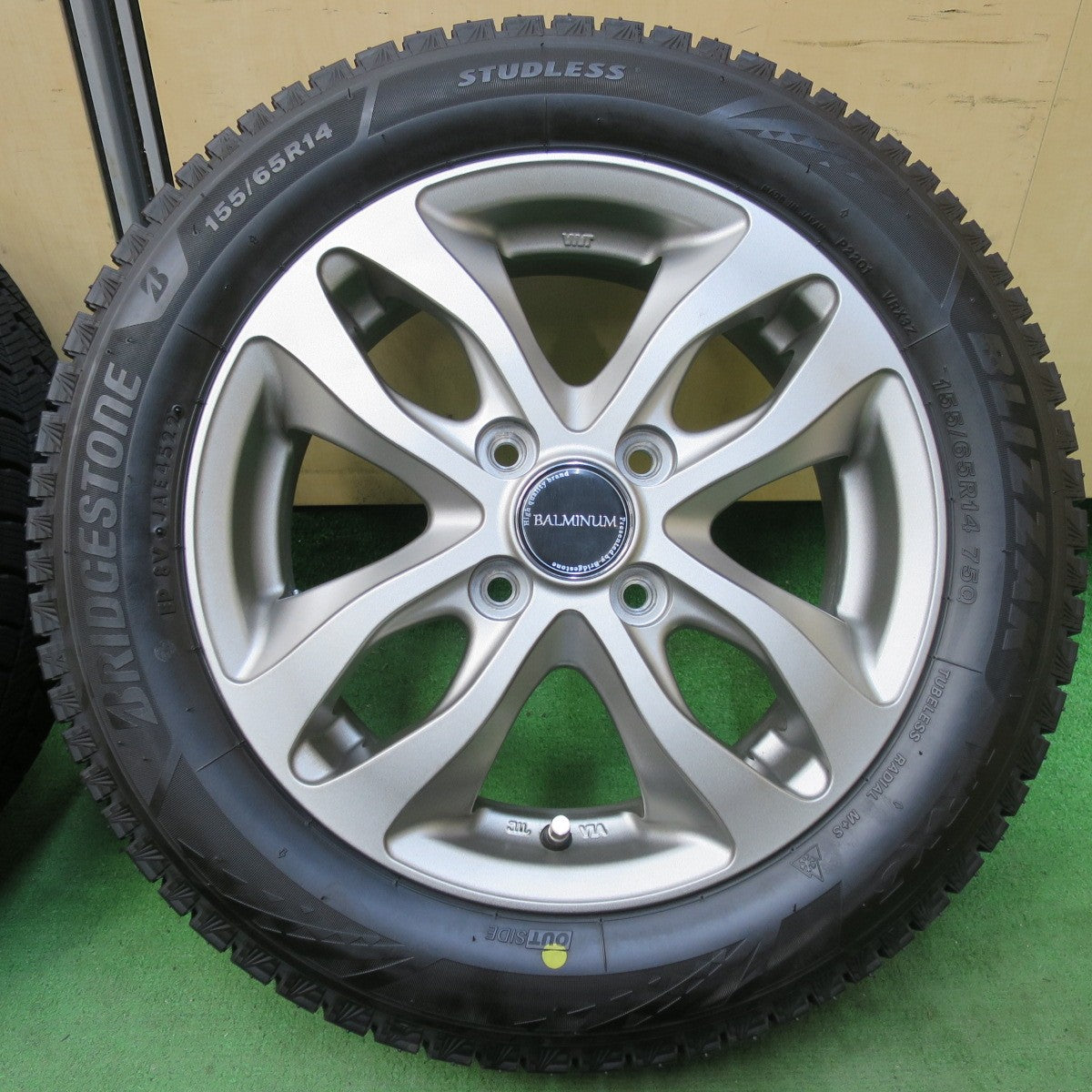 バリ溝!22年!キレイ!ほぼ10分★スタッドレス 155/65R14 ブリヂストン ブリザック VRX3 BALMINUM バルミナ 14インチ PCD100/4H★5042504イス