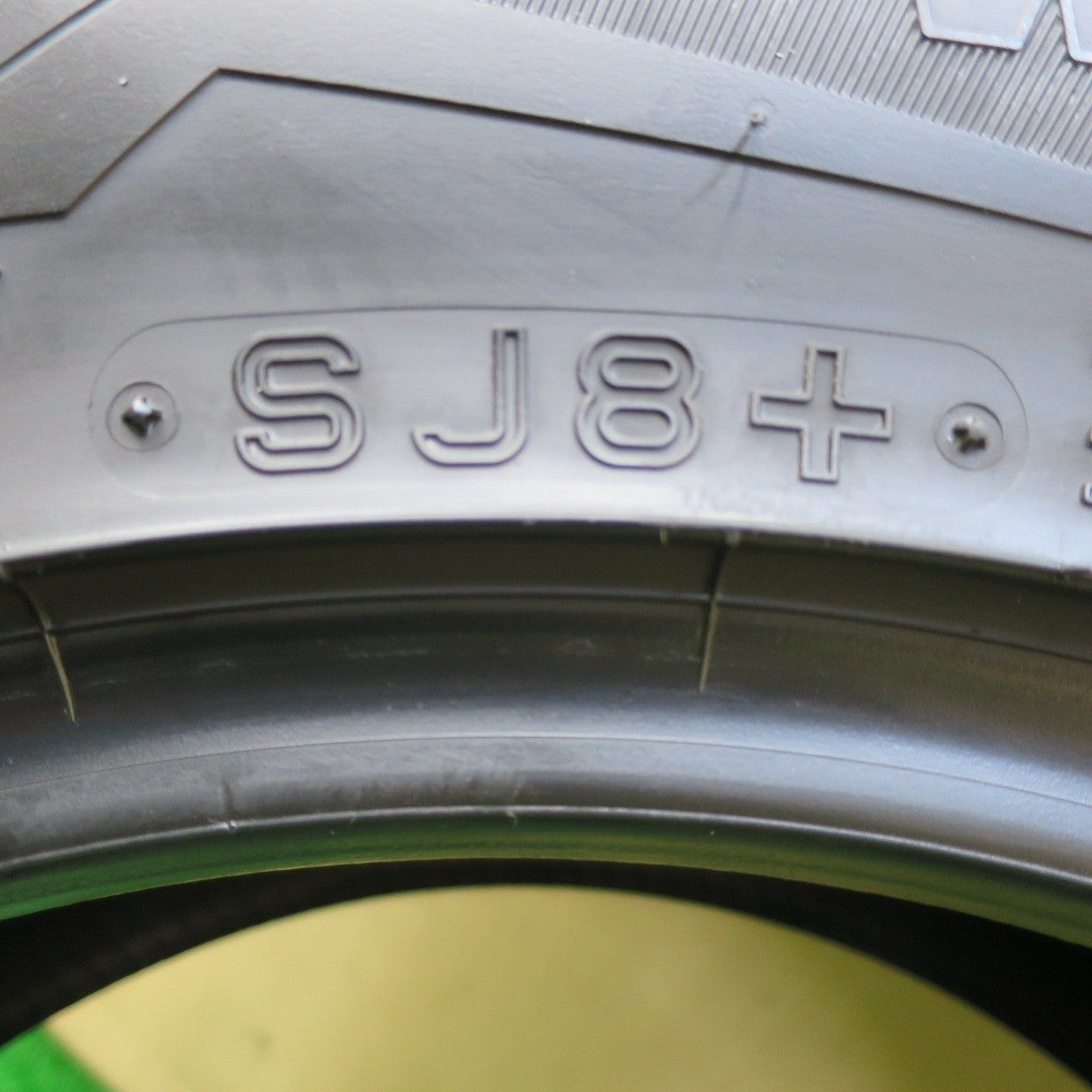 バリ溝!21年!9.5分!1本★スタッドレス 215/70R16 ダンロップ ウインターマックス SJ8 SJ8+ タイヤ 16インチ アウトランダー デリカD5 RAV4 等★5022112イスタ