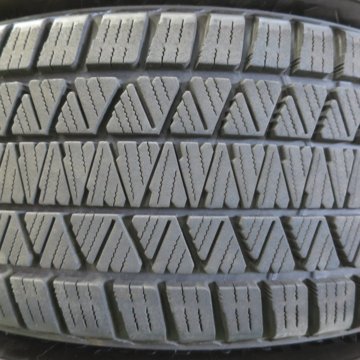バリ溝!22年!キレイ!9分★スタッドレス 225/60R17 ブリヂストン ブリザック DM-V3 BALMINUM バルミナ 17インチ PCD114.3/5H★5052005イス