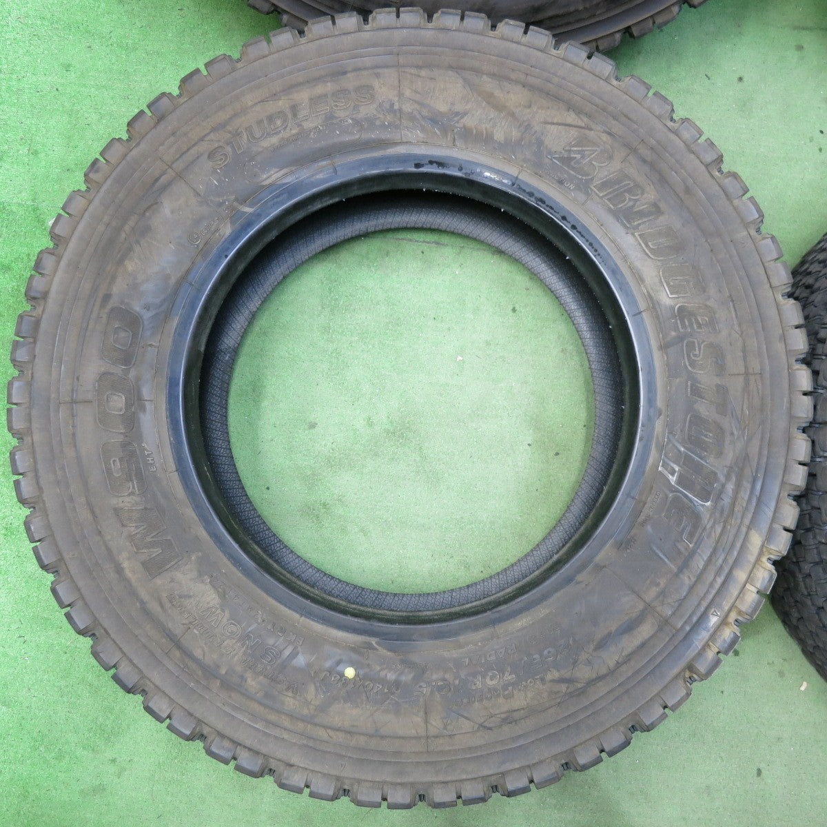 バリ溝!24年!9分★トラック タイヤ 265/70R19.5 140/138J スタッドレス ブリヂストン W900 19.5インチ★5061902SYスタ