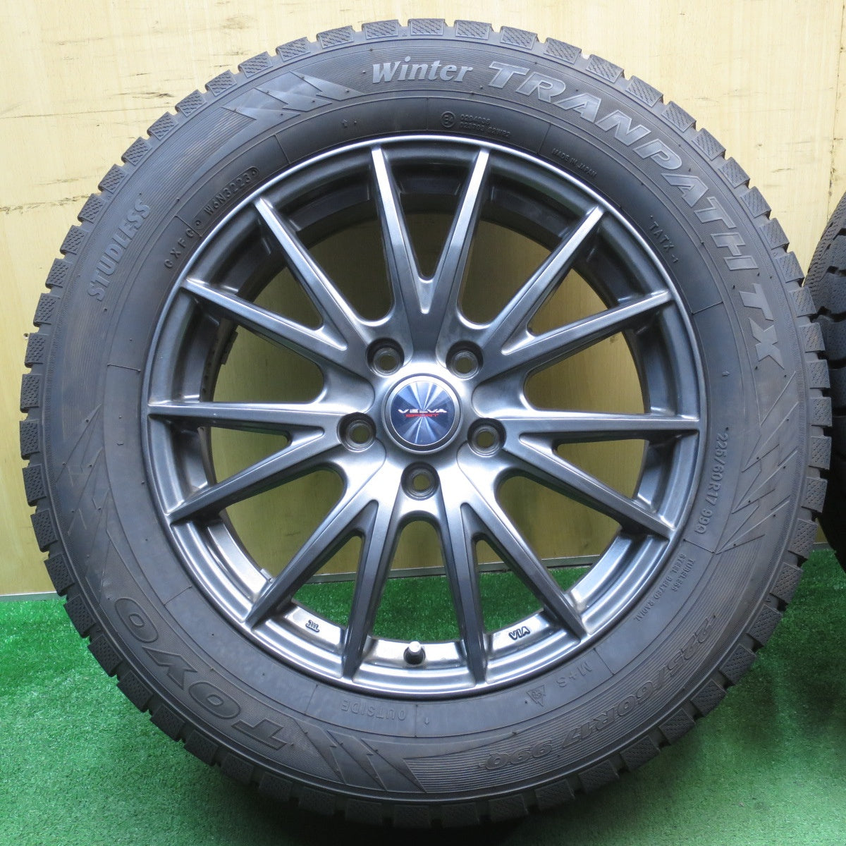バリ溝!23年!キレイ!9.5分以上★スタッドレス 225/60R17 トーヨー ウインター トランパス TX VELVA SPORT ヴェルヴァ スポーツ 17インチ PCD114.3/5H★5062706NJノ