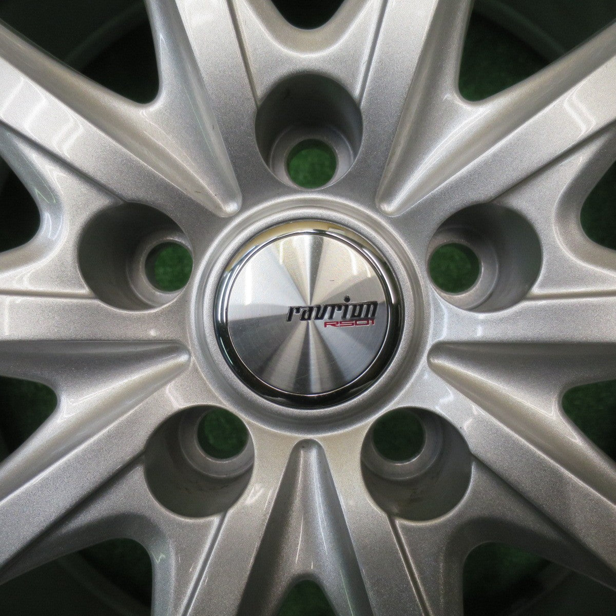 バリ溝!24年!キレイ!9.5分以上★スタッドレス 225/65R17 ダンロップ ウインターマックス03 ravrion RS01 ラブリオン 17インチ PCD114.3/5H★5101601NJス