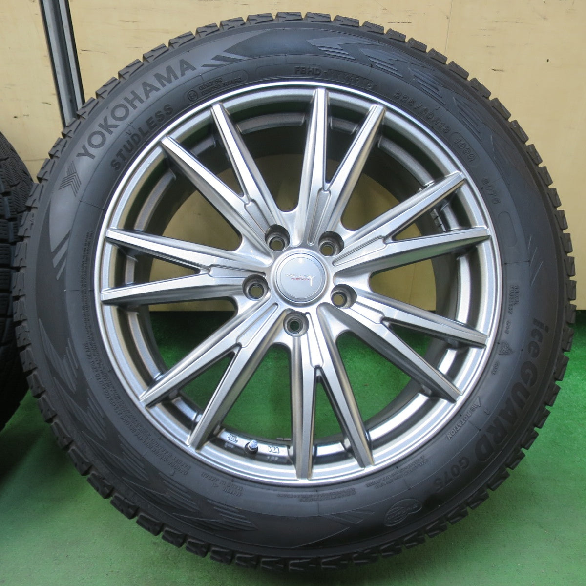 バリ溝!キレイ!9分★スタッドレス 225/60R18 ヨコハマ アイスガード G075 VELVA KEVIN ヴェルヴァ ケヴィン 18インチ PCD114.3/5H★5102304イス